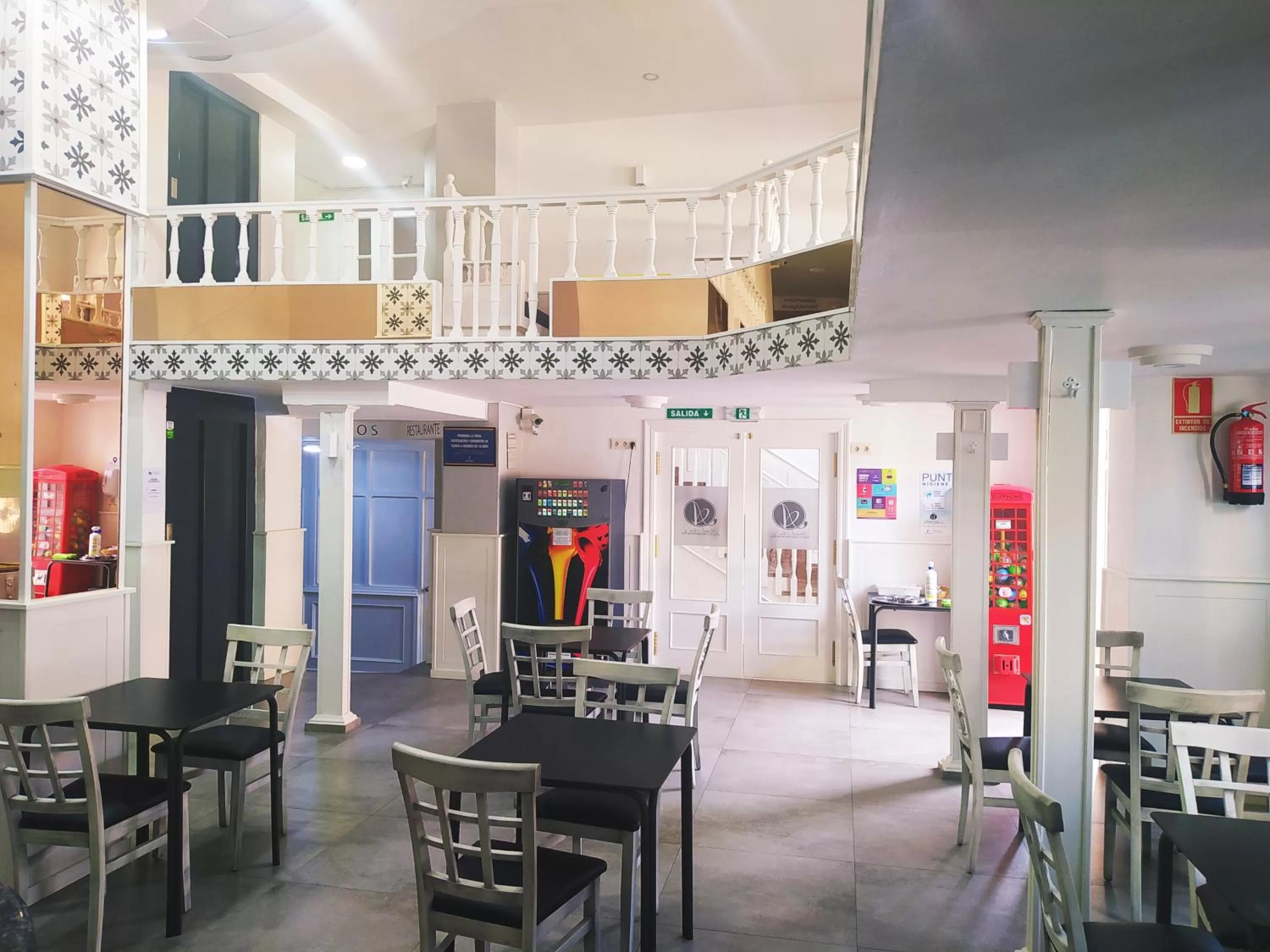 Restaurant/places to eat in Hotel Aro'S