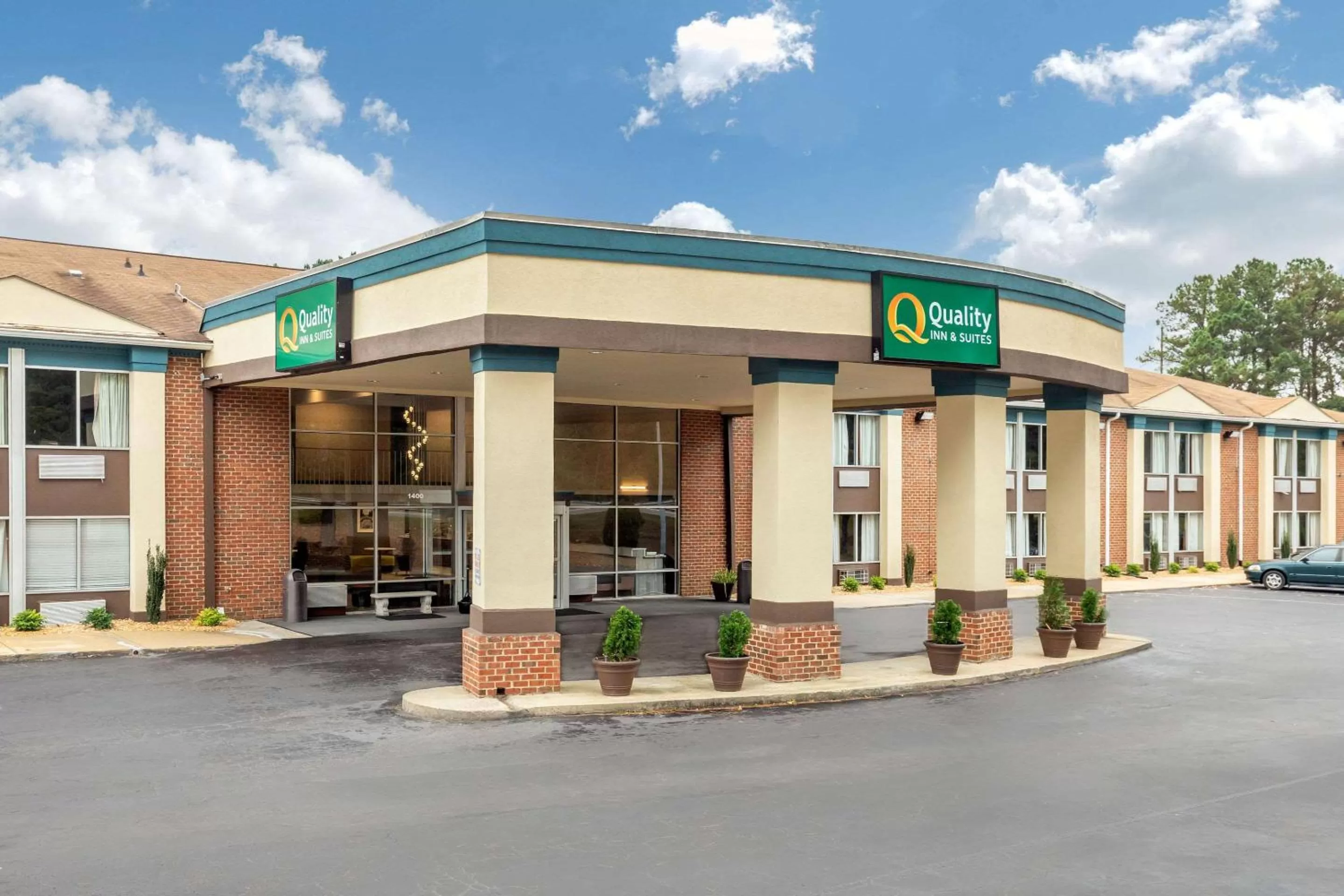 Property building in Quality Inn & Suites Apex - Holly Springs NC