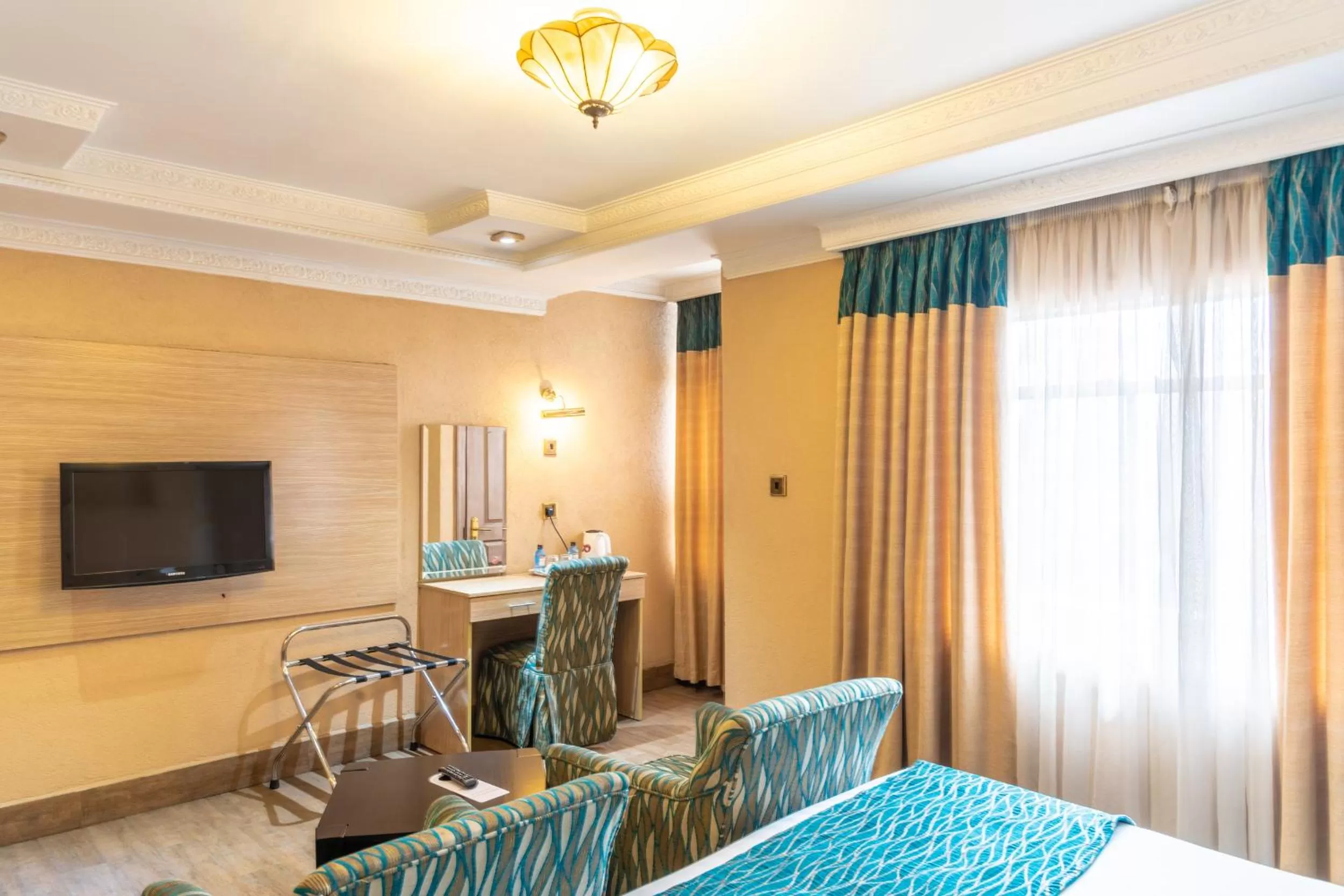 Bed, TV/Entertainment Center in Hotel Waterbuck