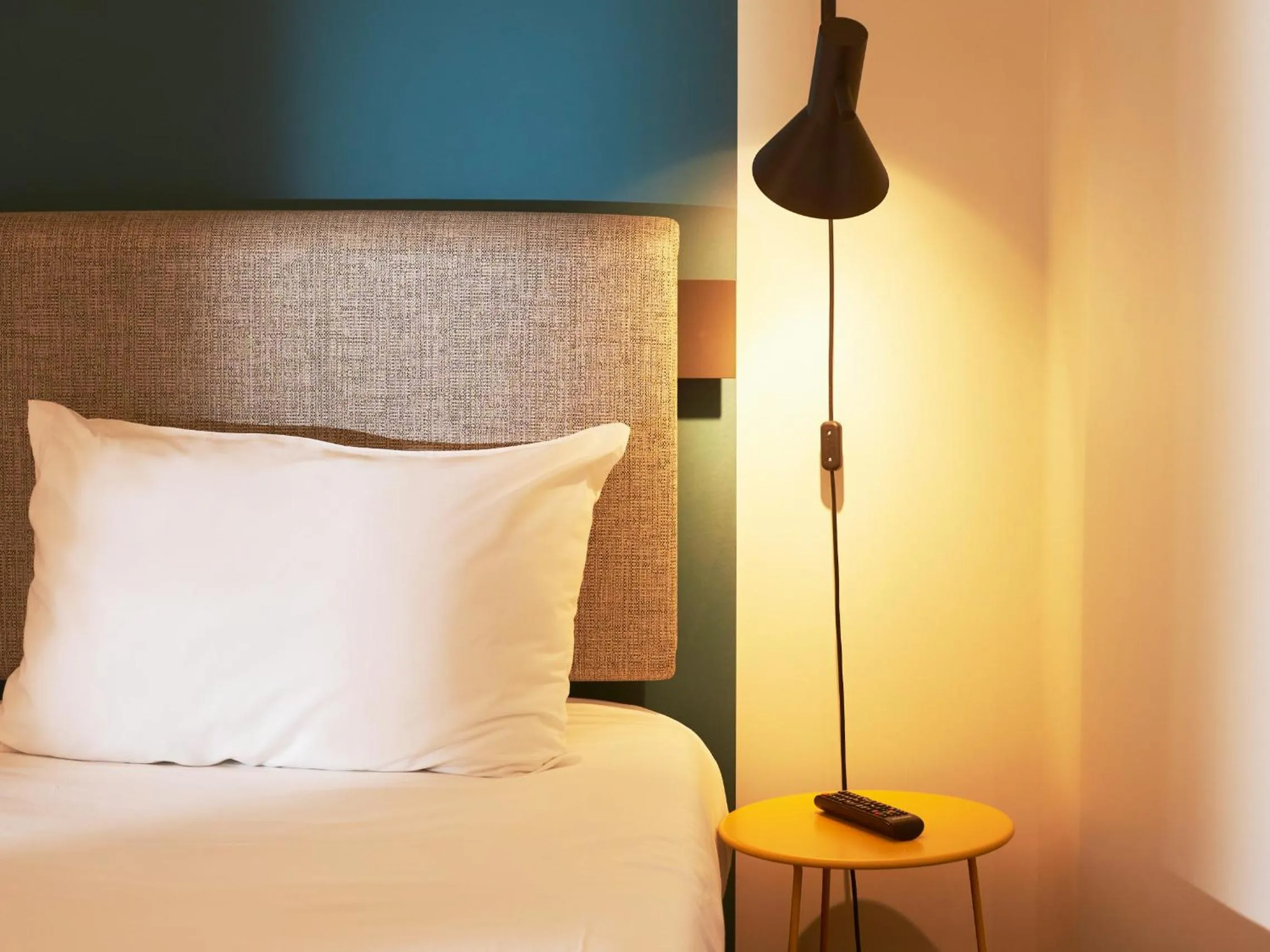 Property building, Bed in Ibis Madrid Aeropuerto Barajas