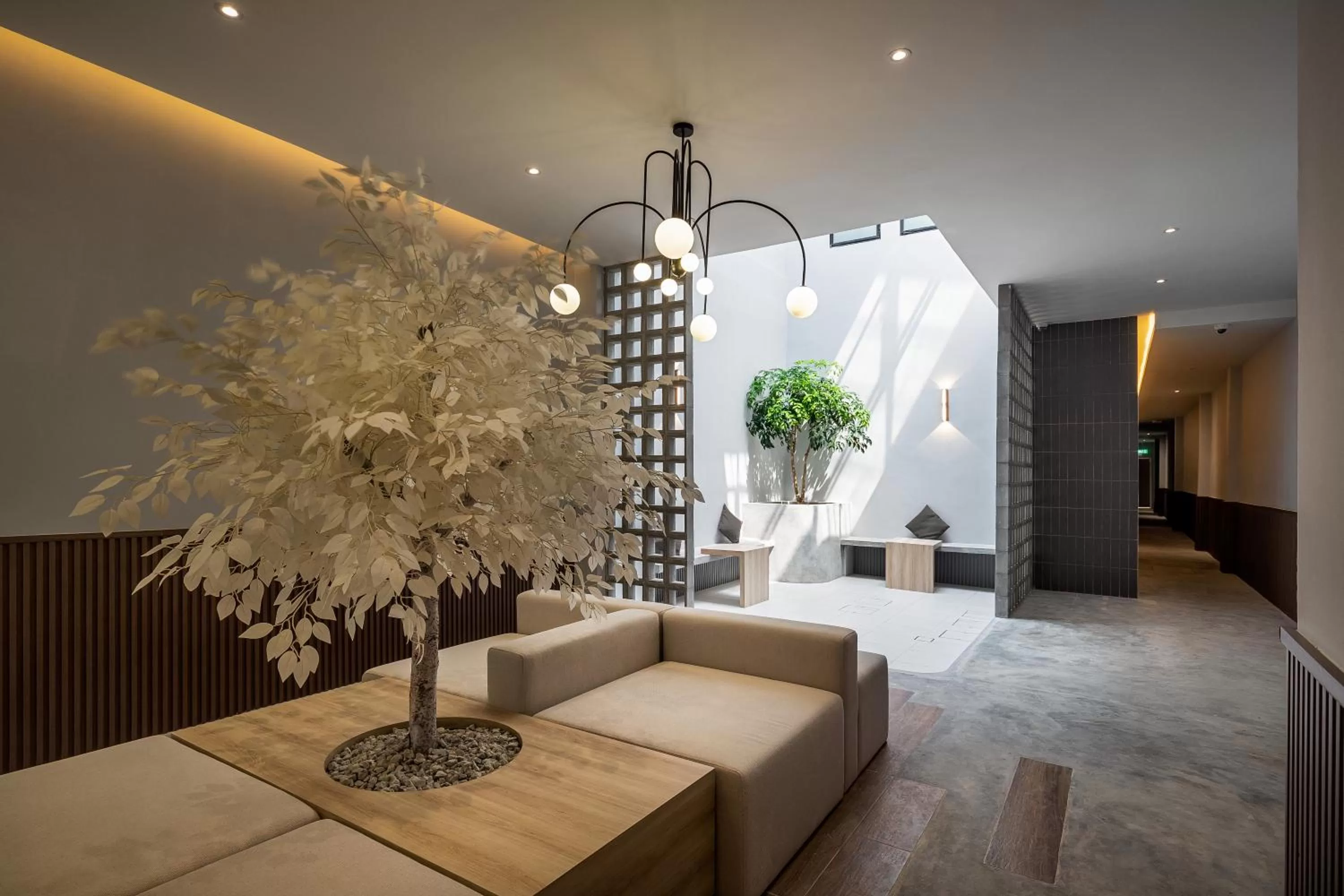 Property building, Bed in Muntri Maison