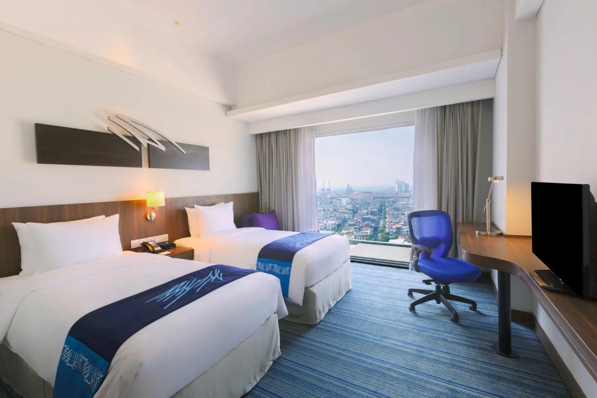 Photo of the whole room, Bed in Holiday Inn Express Jakarta Pluit Citygate by IHG