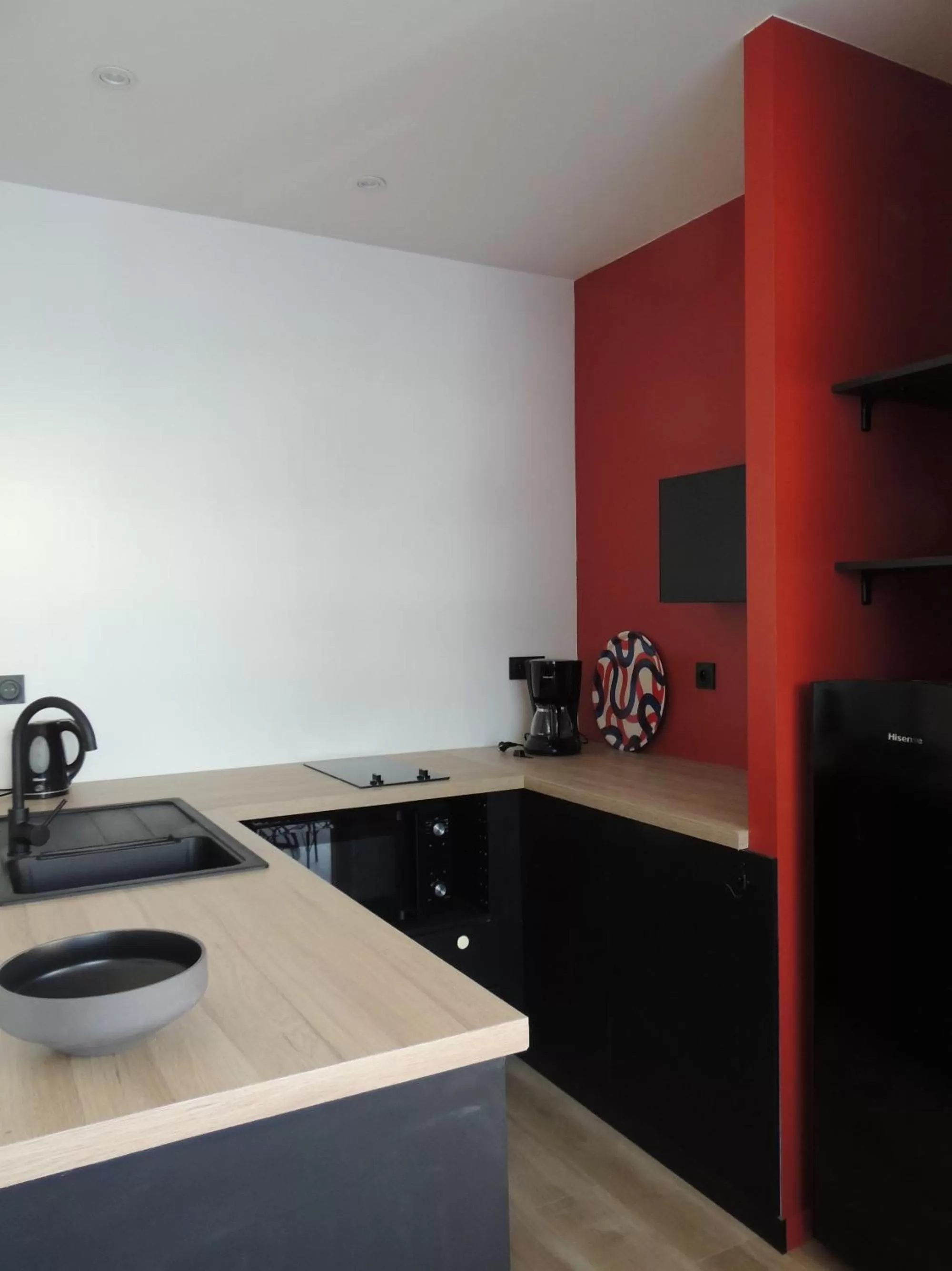 Kitchen or kitchenette in Logis Hôtel Ker Mor