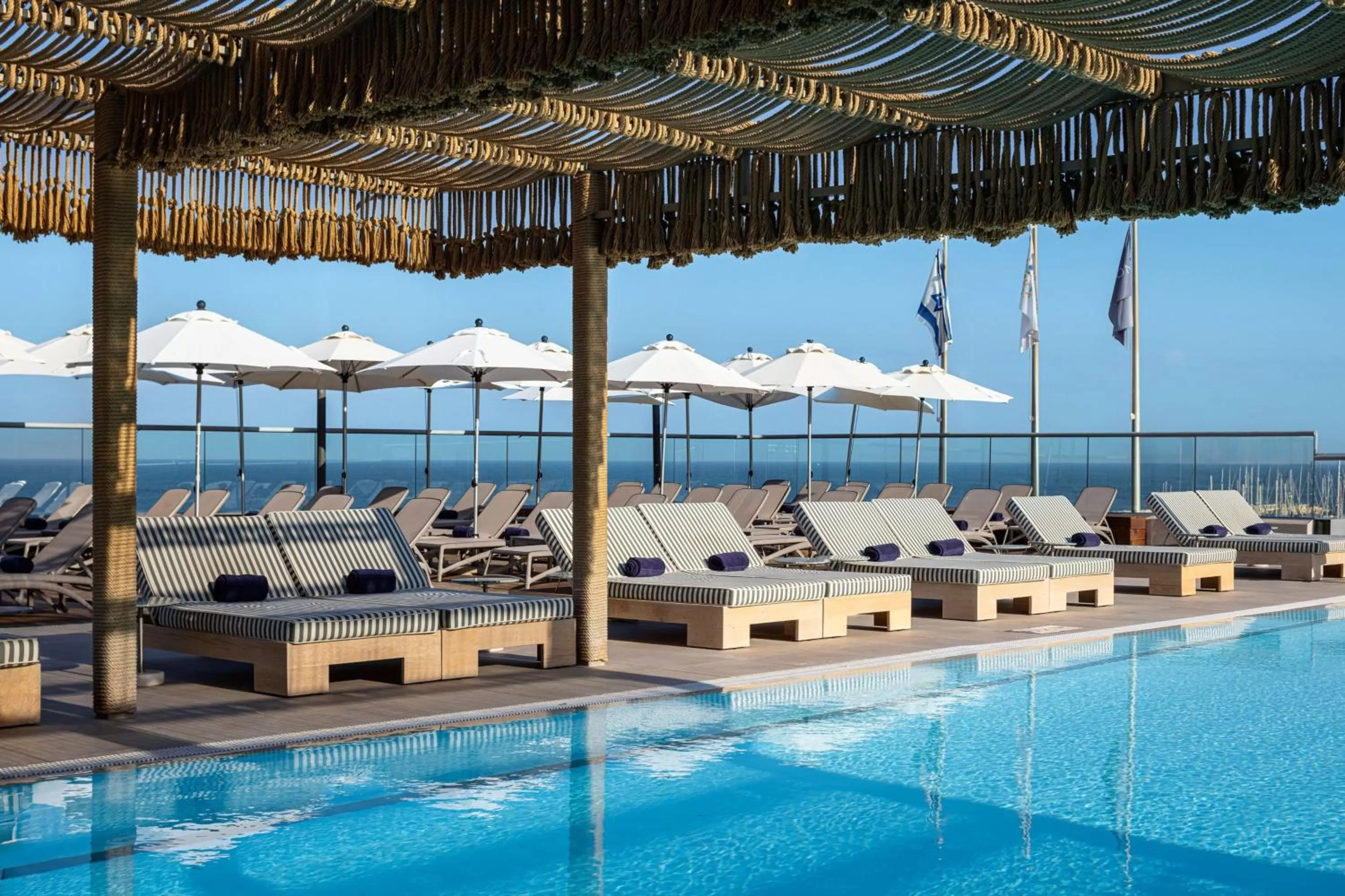 Swimming pool in Sheraton Grand Tel Aviv
