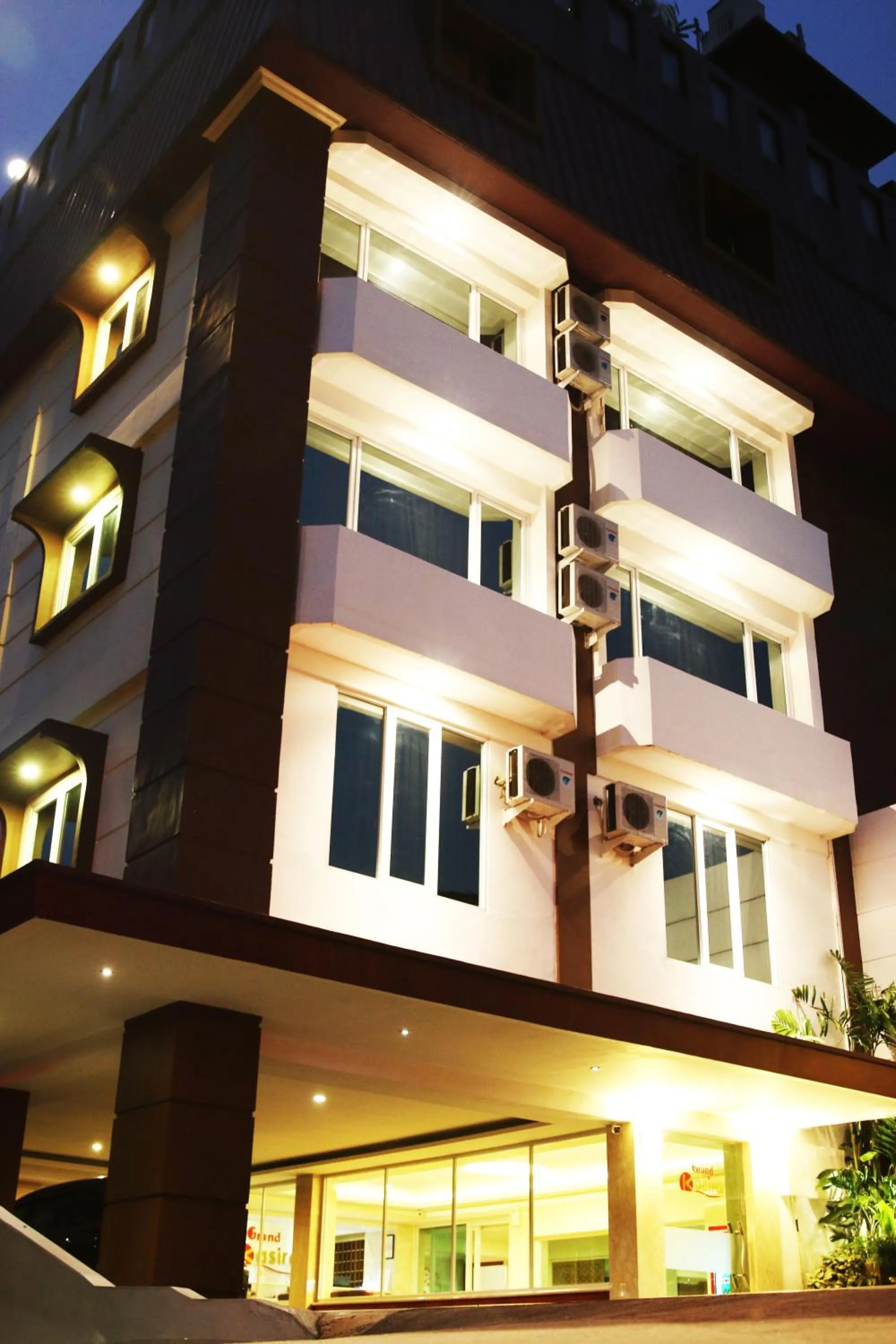 Facade/entrance in Grand Kasira