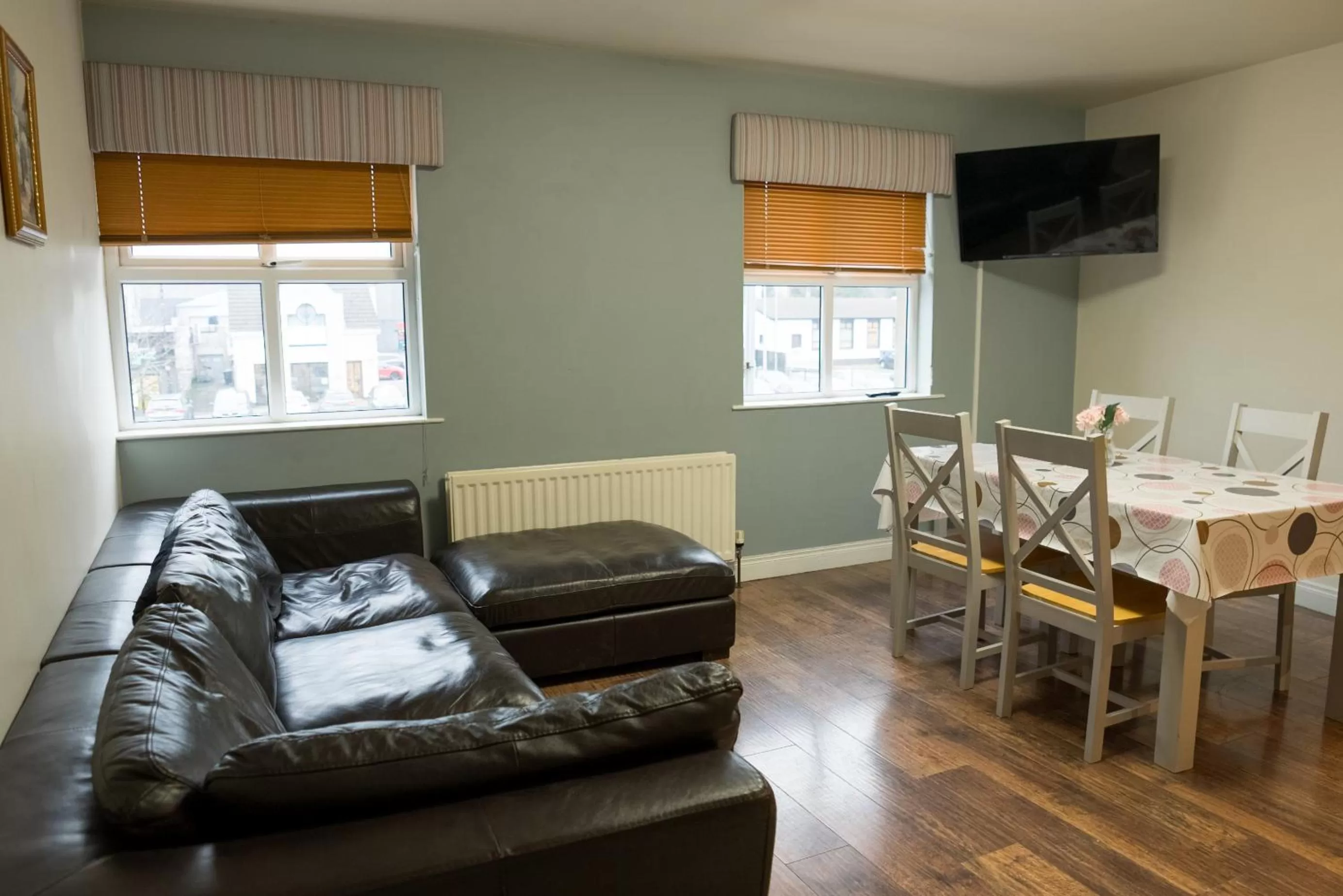 Living room in Walsh's Hotel and Apartments