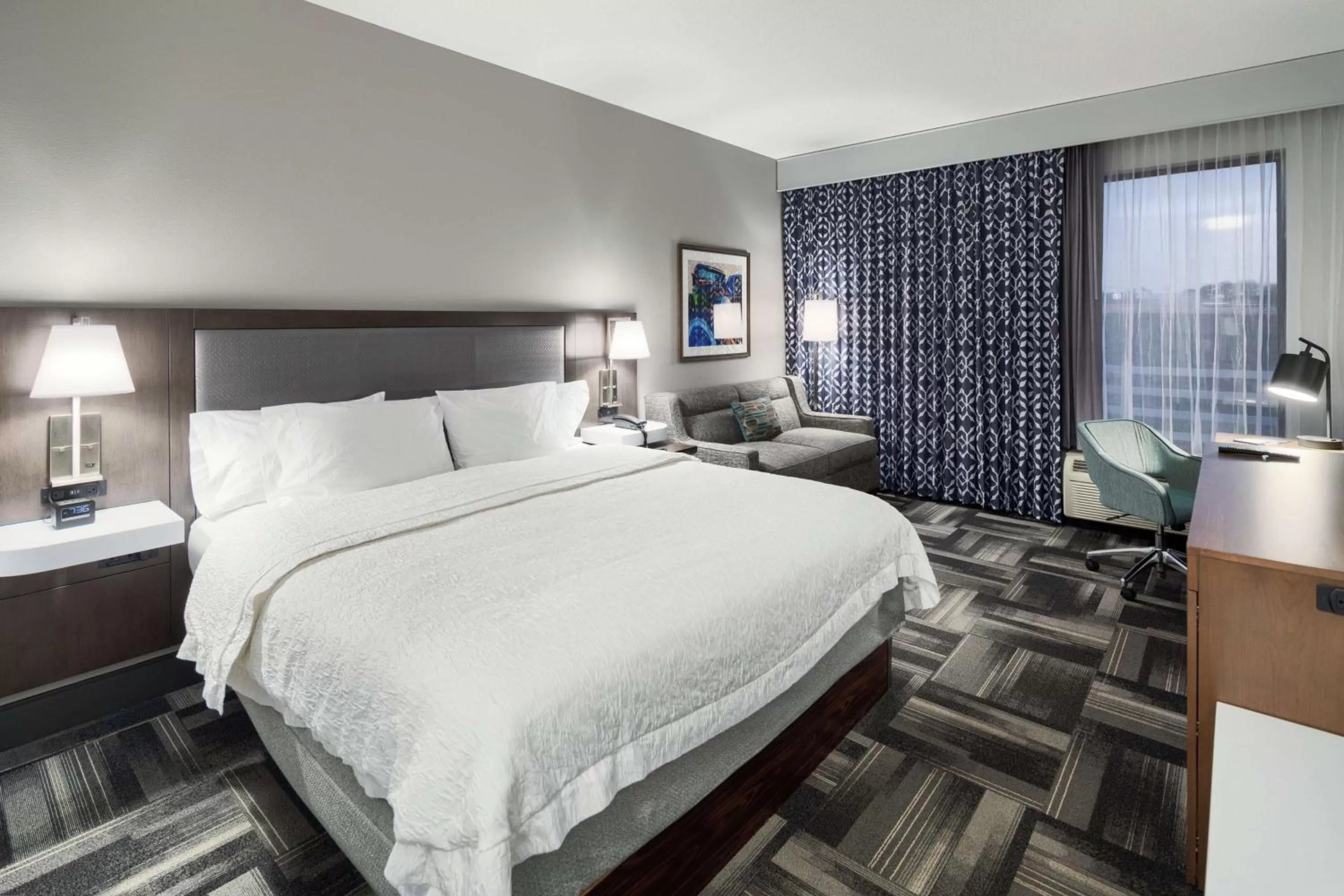 Bedroom, Bed in Hampton Inn Louisville Northeast