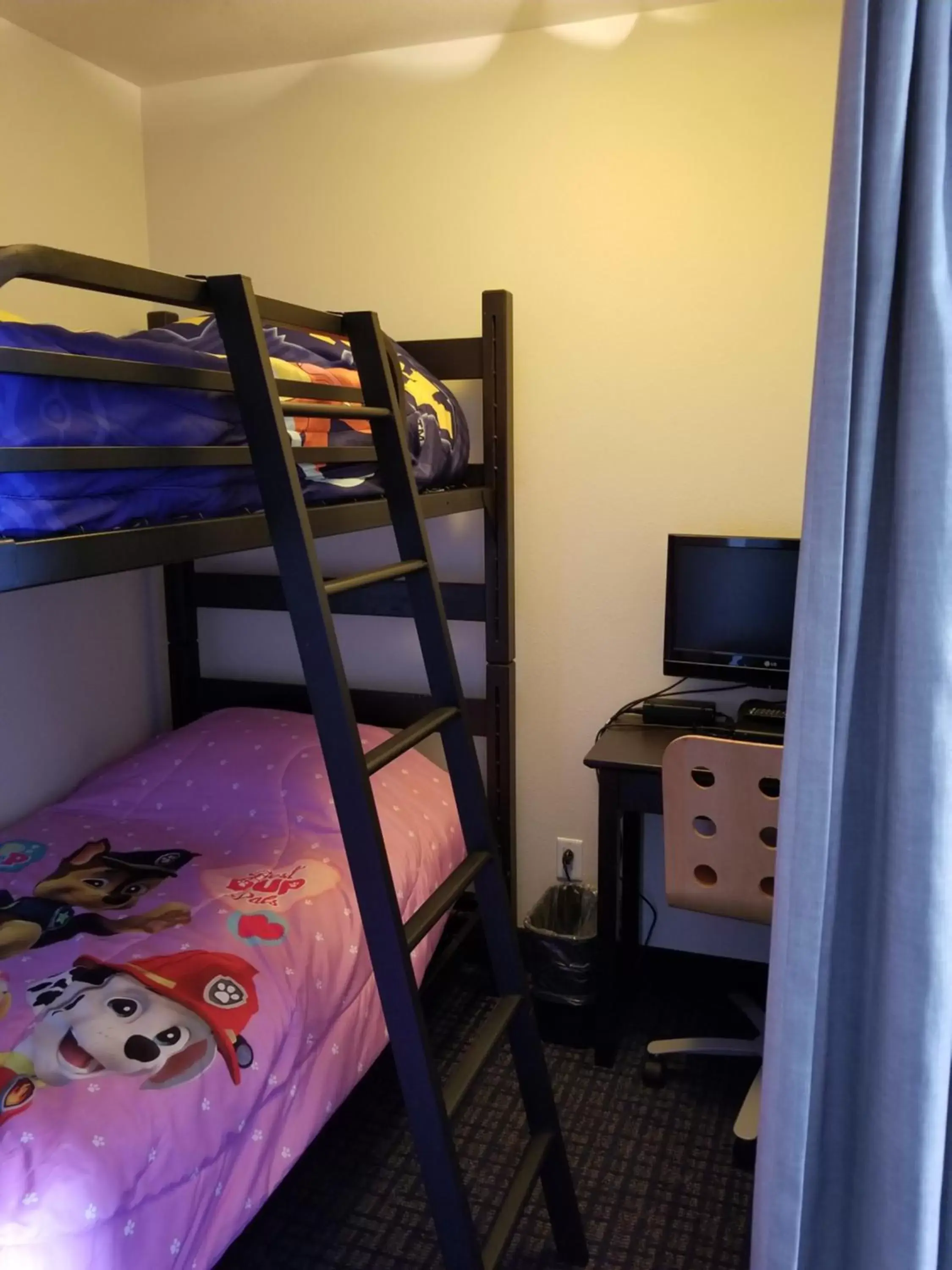 Family Suite - Non-Smoking in Super 8 by Wyndham Lachenaie/Terrebonne Family Suite - Non-Smoking in Super 8 by Wyndham Lachenaie/Terrebonne