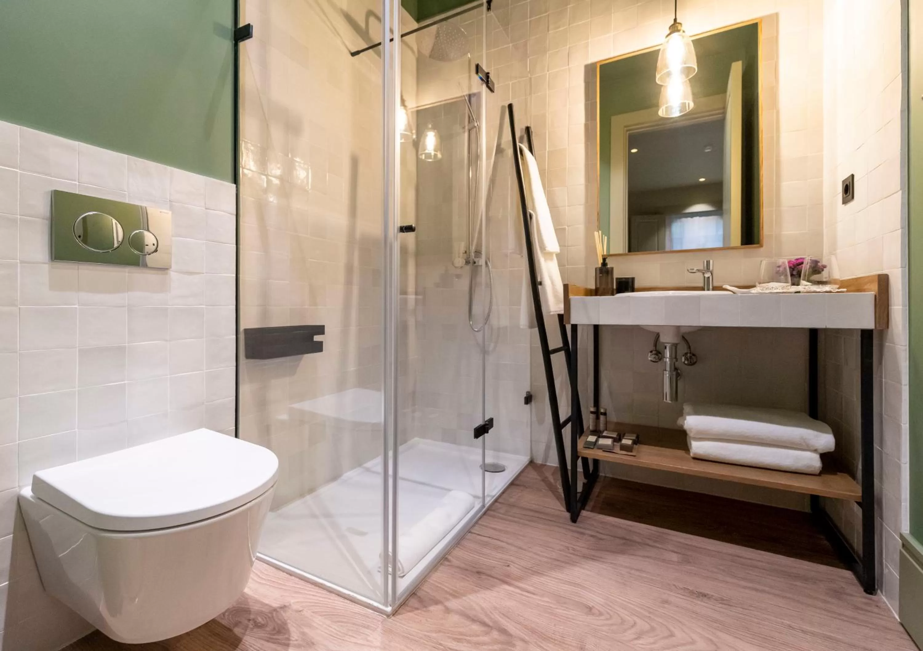 Toilet in The Grove Houses