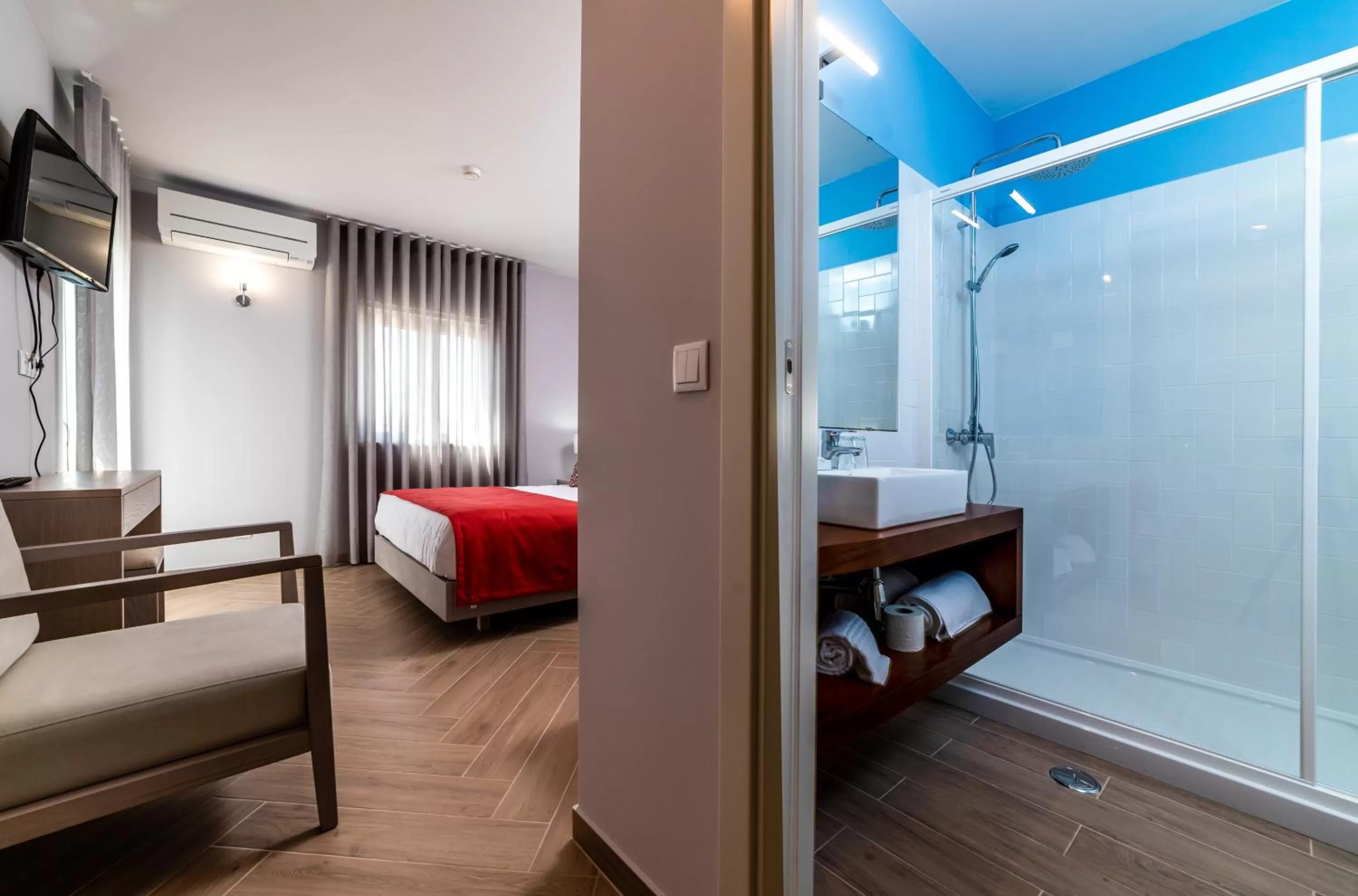 Bathroom, Bed in AZUL
