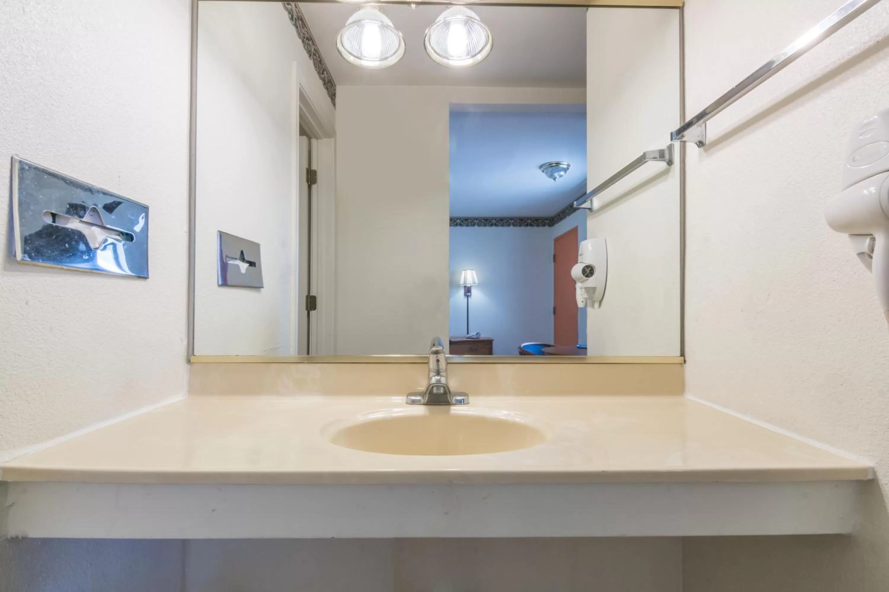 King Room - Non-Smoking in Travelodge by Wyndham Temple