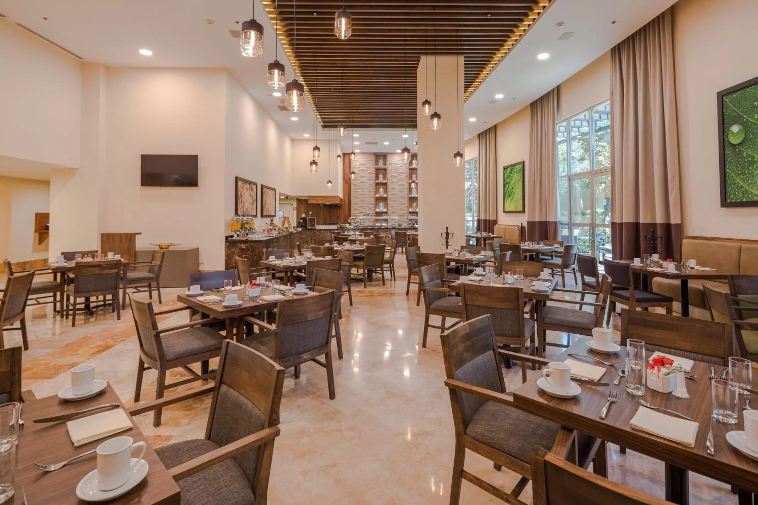 Restaurant/places to eat in Holiday Inn Monterrey Valle by IHG