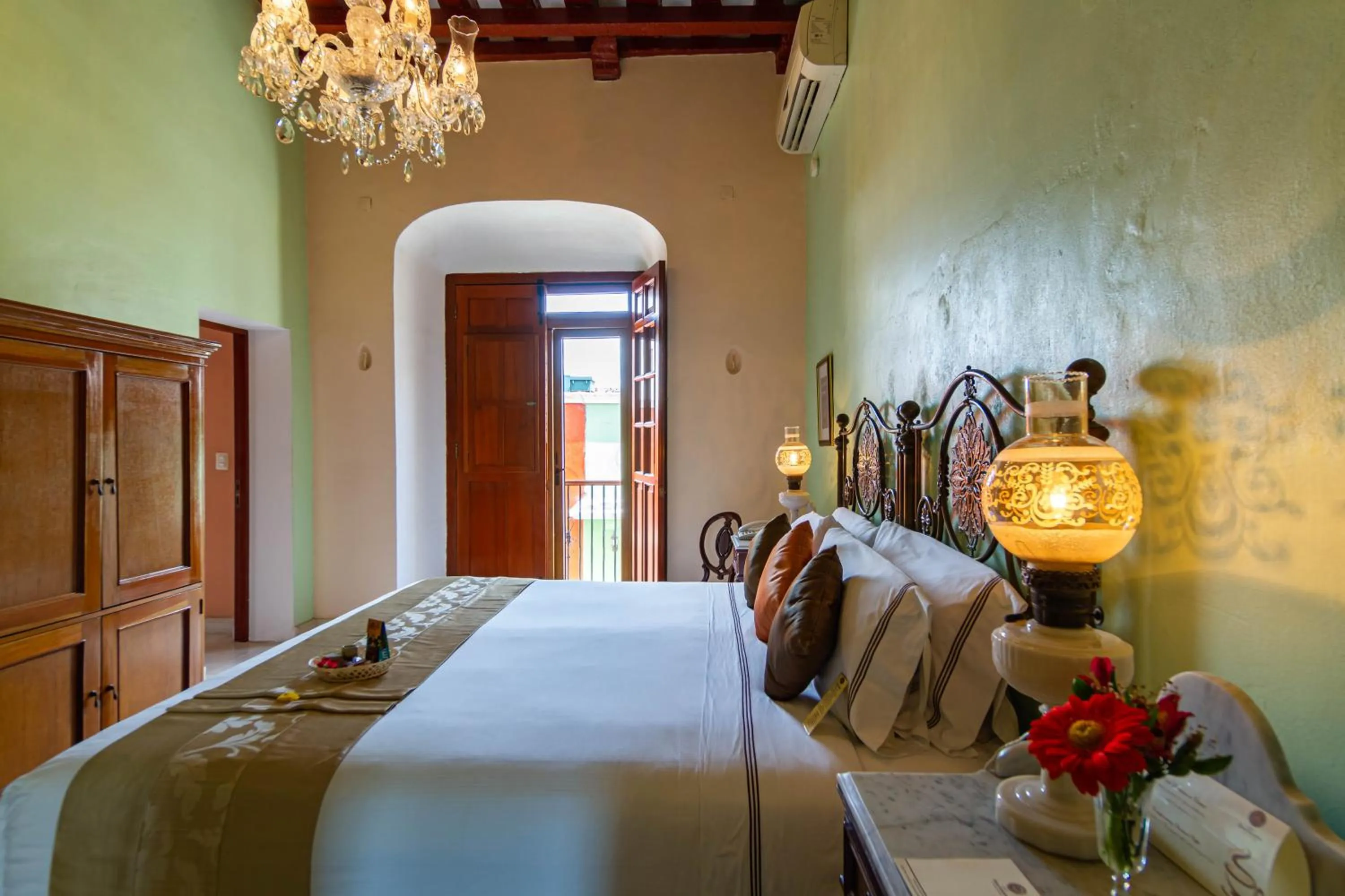 Photo of the whole room, Bed in Hotel Boutique Casa Don Gustavo, Campeche