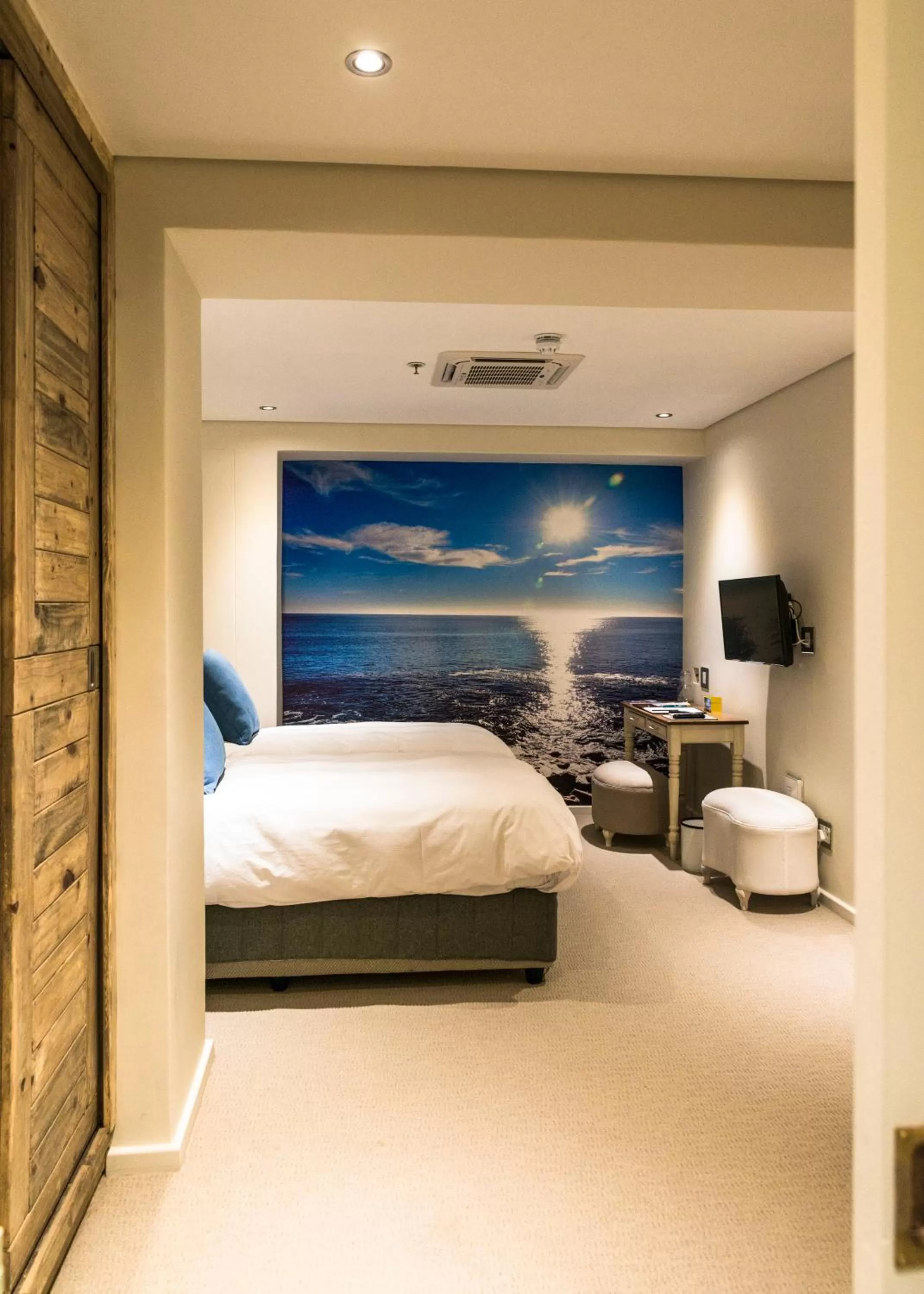 Photo of the whole room, Bed in Cape Heritage Hotel