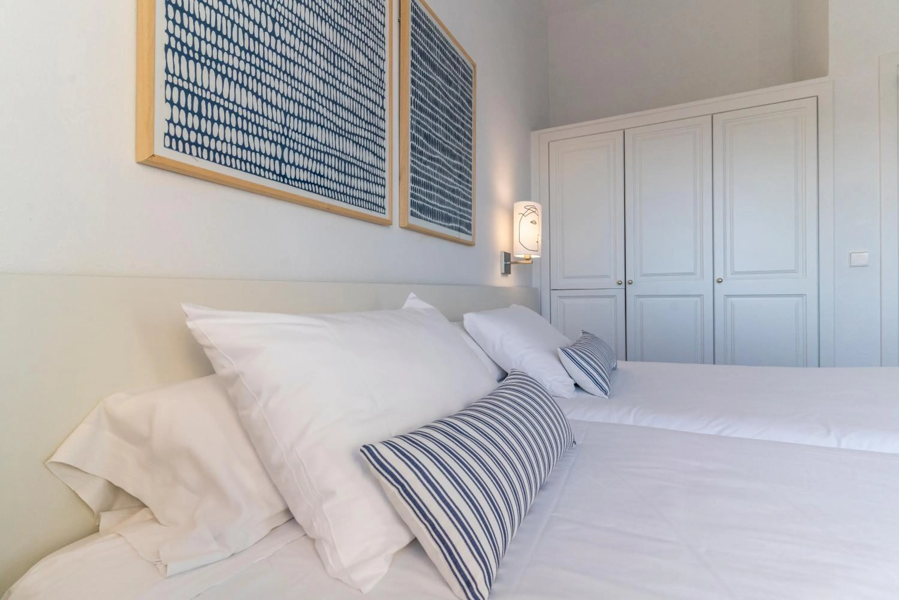 Bedroom, Bed in Aparthotel HG Cala Llonga