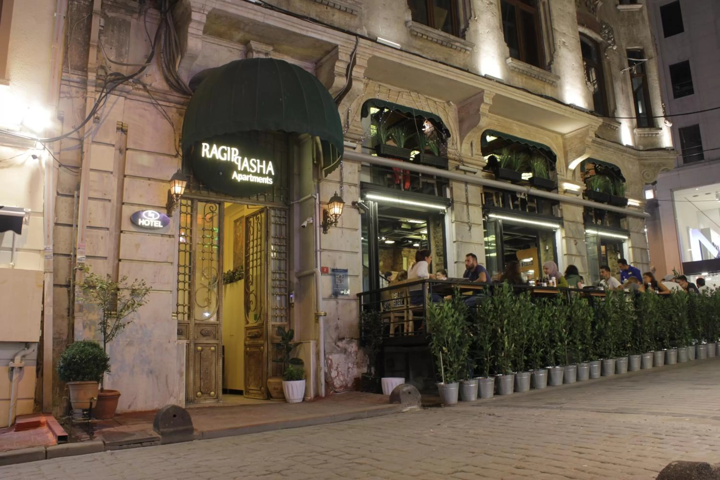 Facade/entrance in Ragip Pasha Apartments