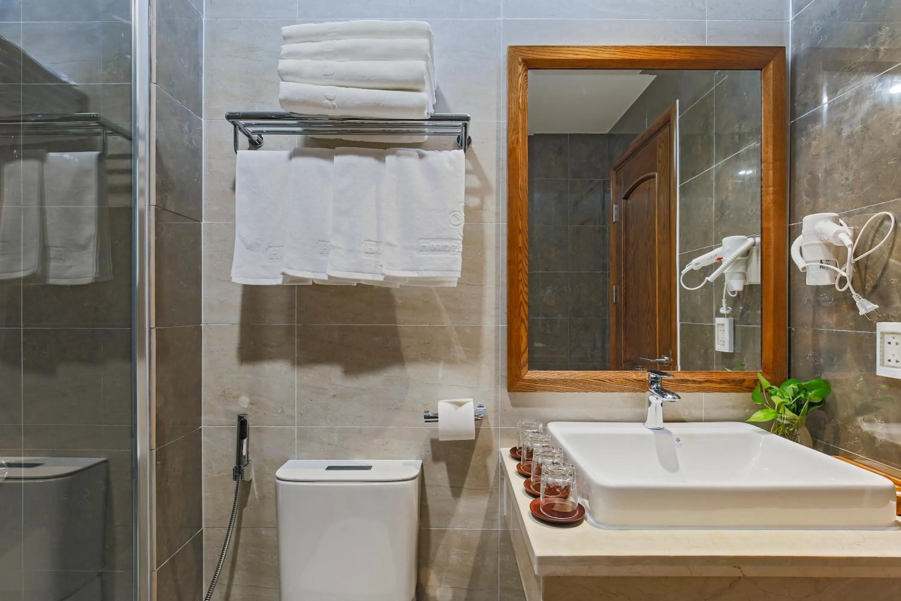 Bathroom in Hoang Lan Hotel