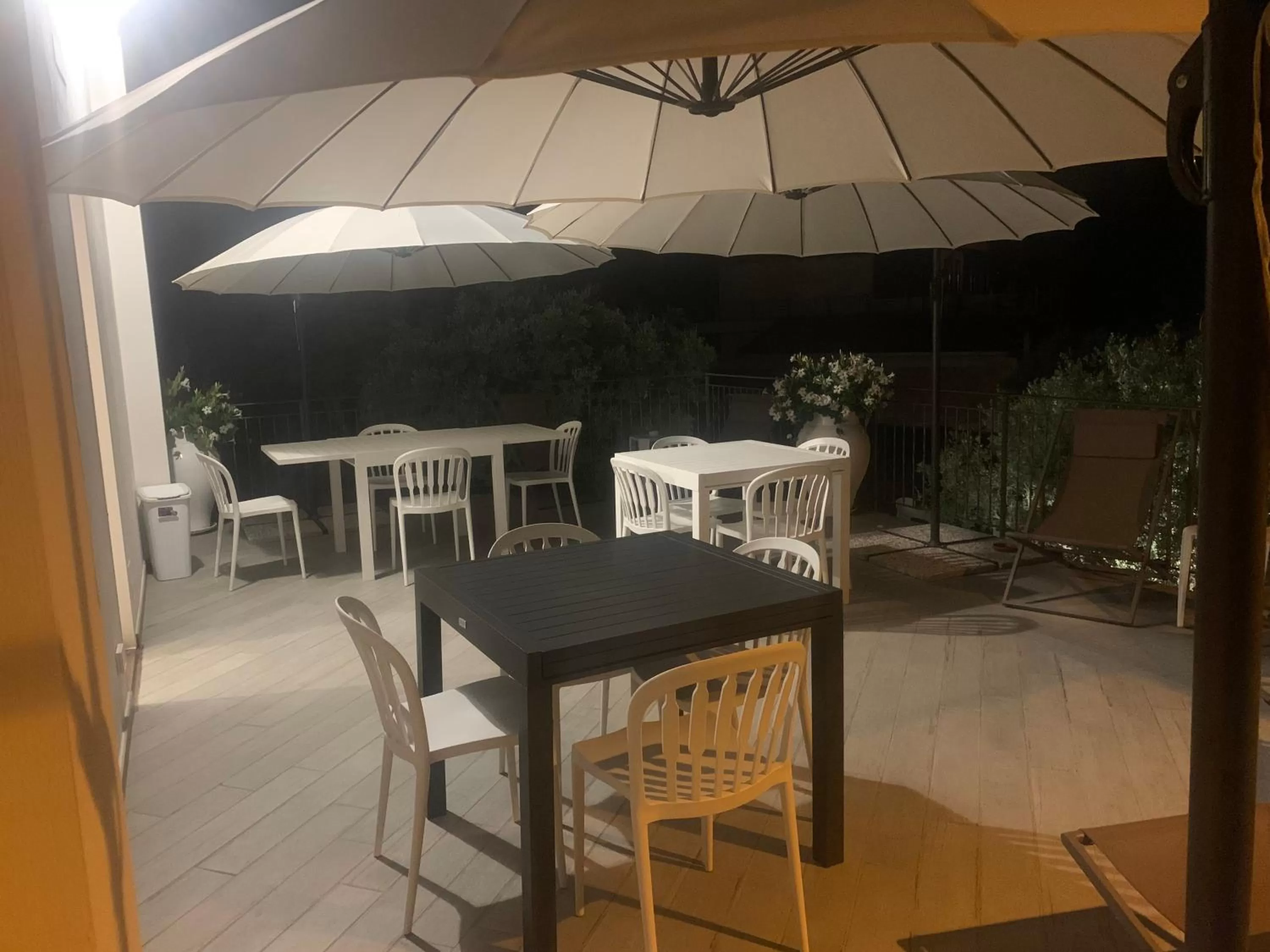 Patio, Restaurant/Places to Eat in Il Fiore Bianco