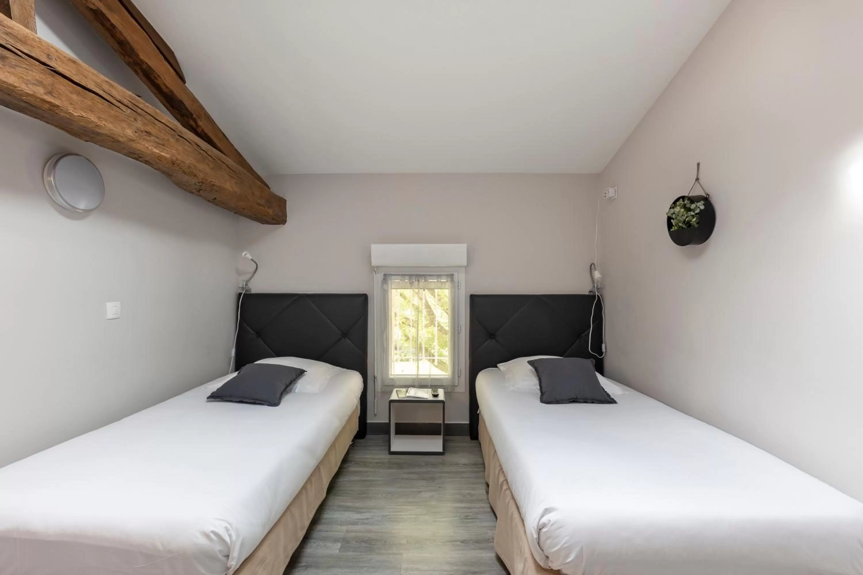 Photo of the whole room, Bed in Chambres d'Hôtes Château Pierre de Montignac