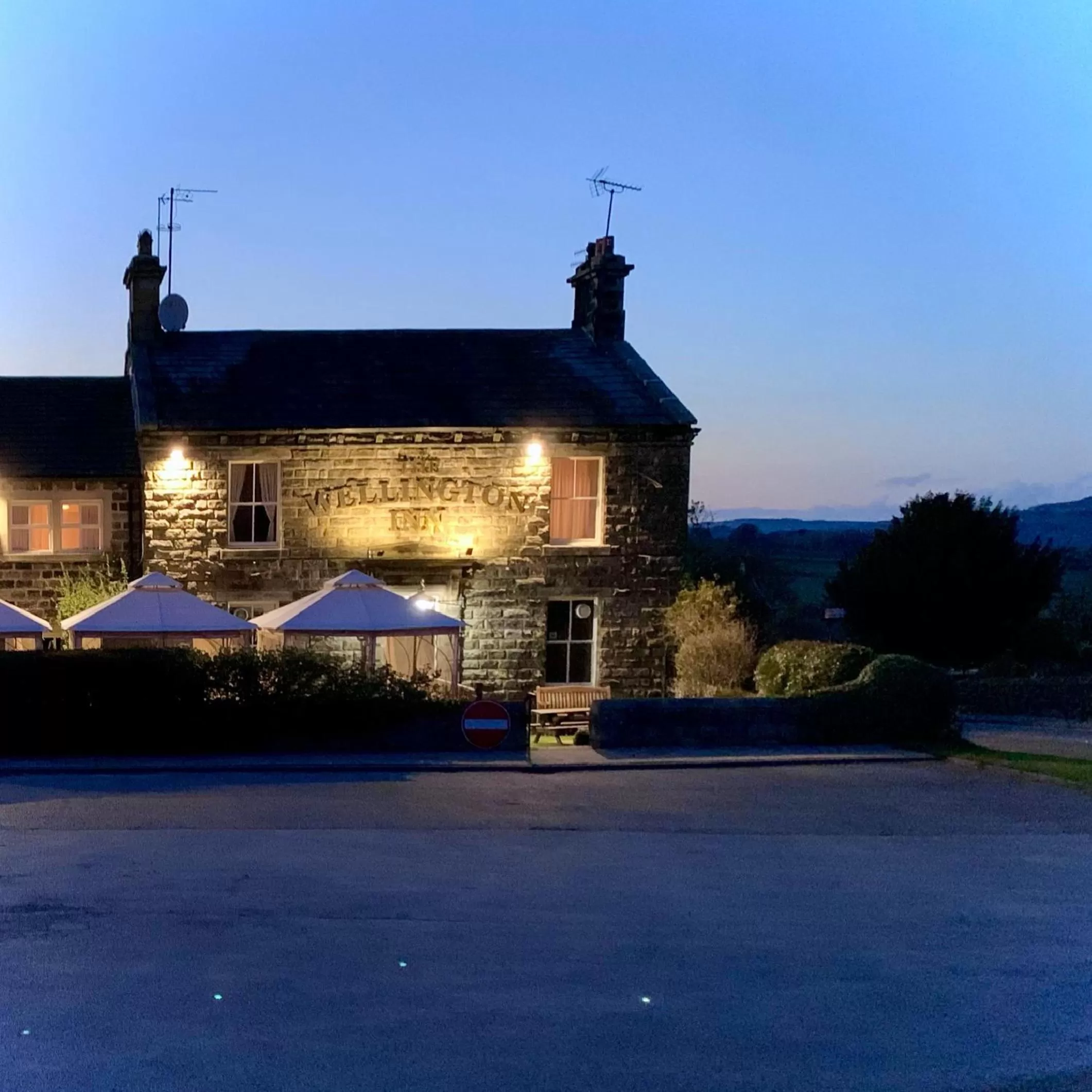 Facade/entrance in Wellington Inn