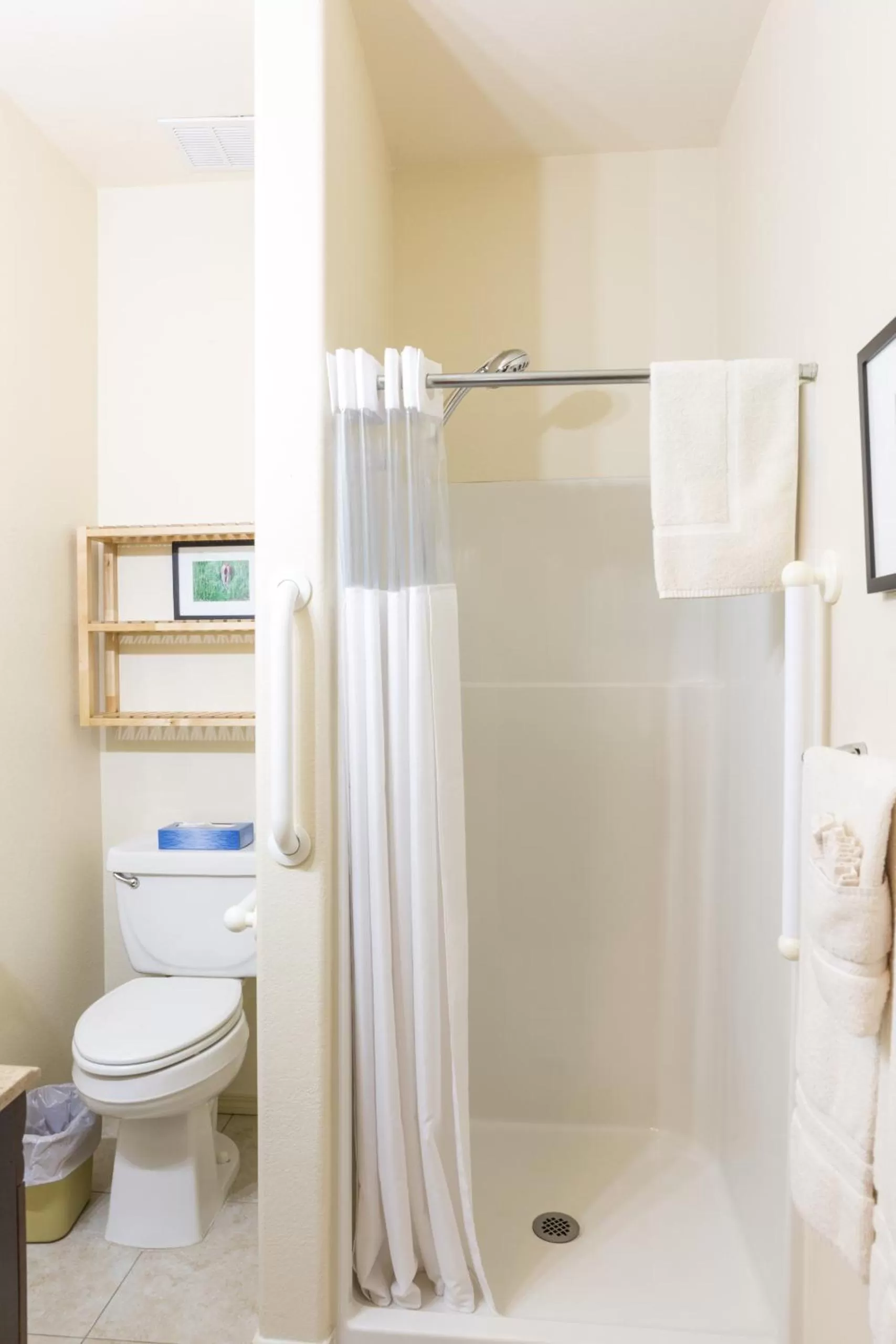Bathroom in Hotel Cathlamet