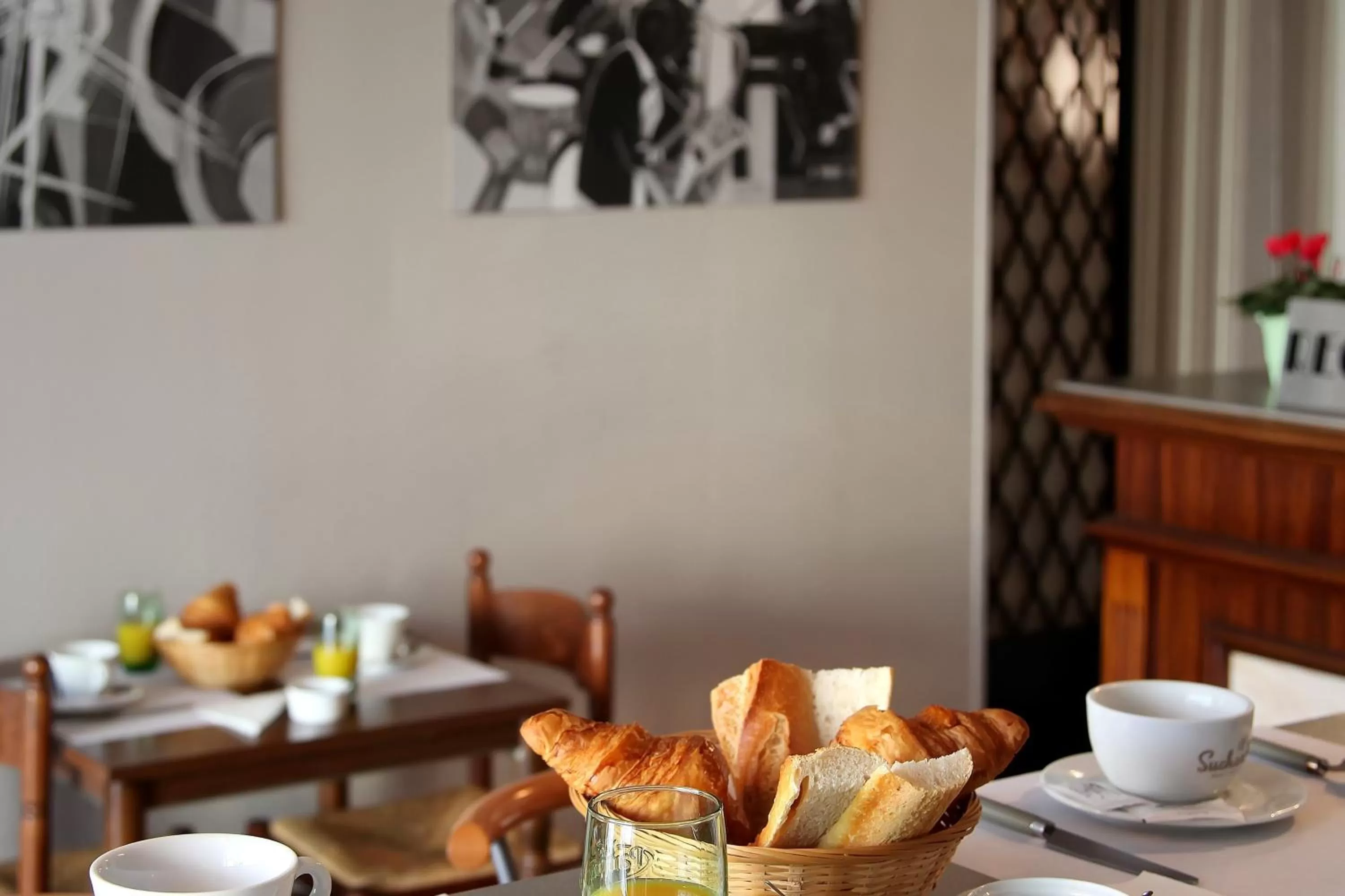 Restaurant/places to eat in Hotel Le Rochegude