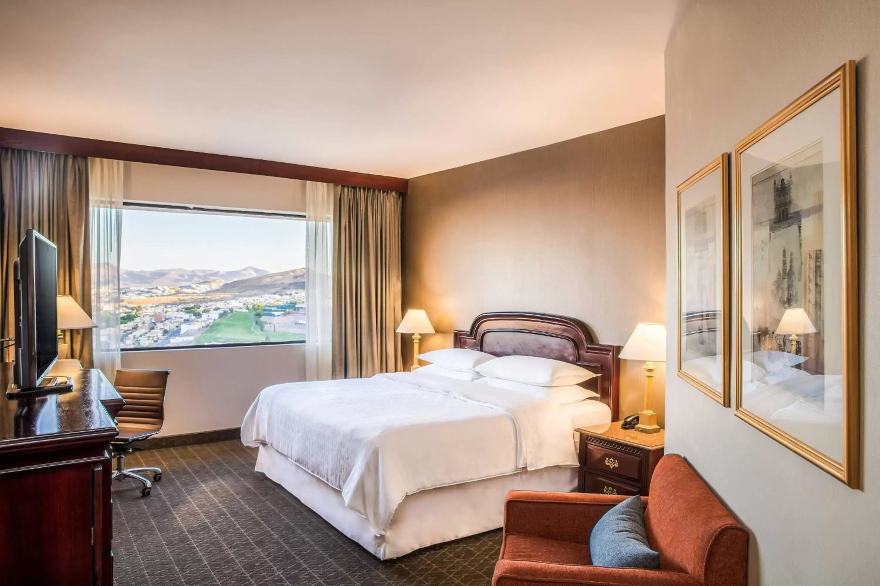 Club lounge access, Guest room, 1 King, Mountain view in Sheraton Chihuahua Soberano Club lounge access, Guest room, 1 King, Mountain view in Sheraton Chihuahua Soberano
