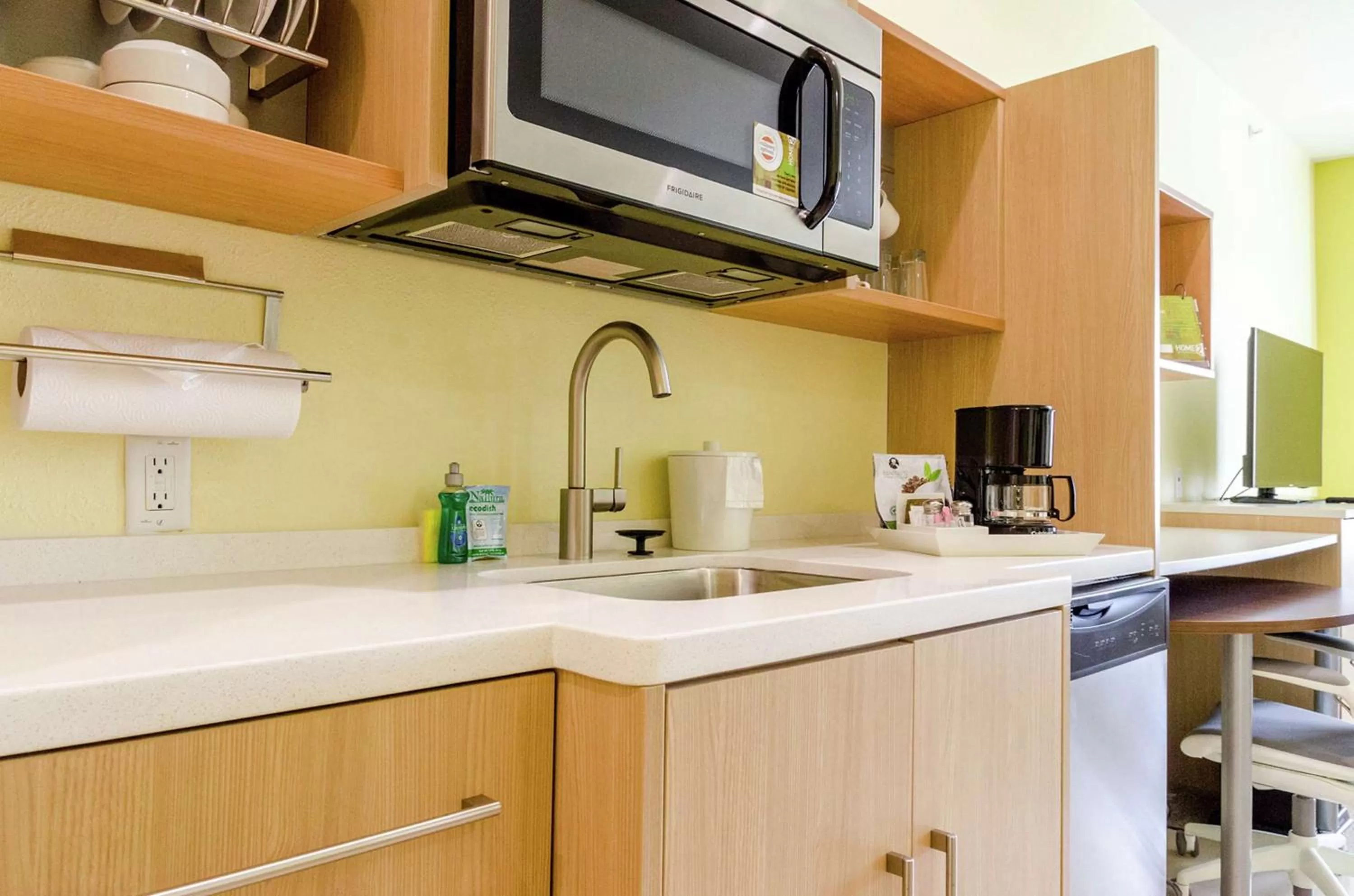 Kitchen or kitchenette in Home2 Suites by Hilton Portland