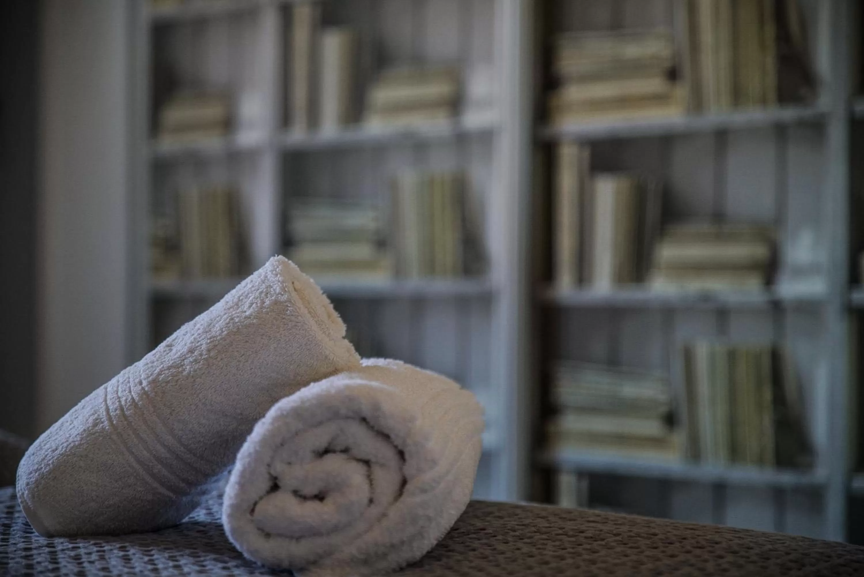 room service, Bed in La Girouardière