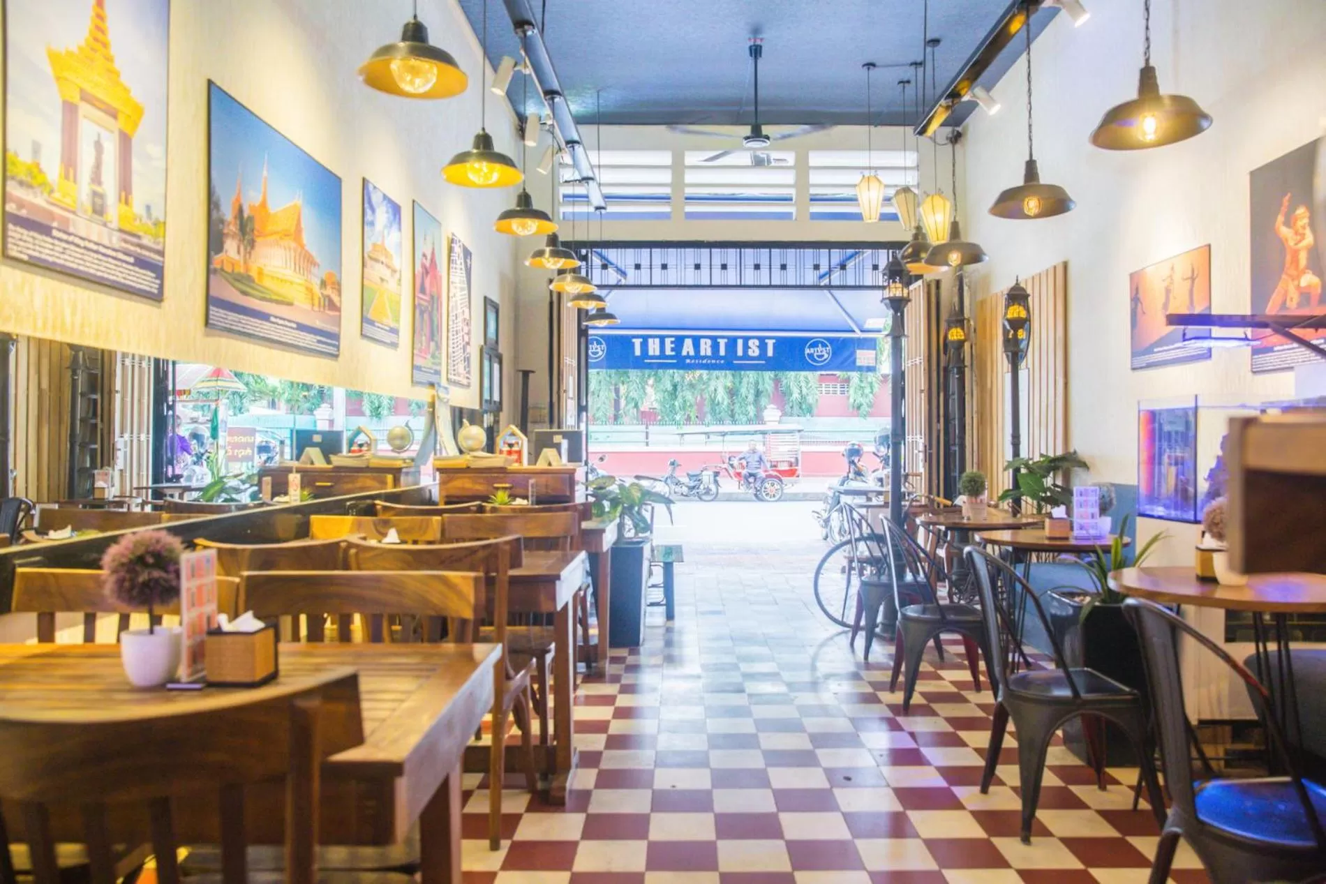 Restaurant/places to eat in The Artist Residence