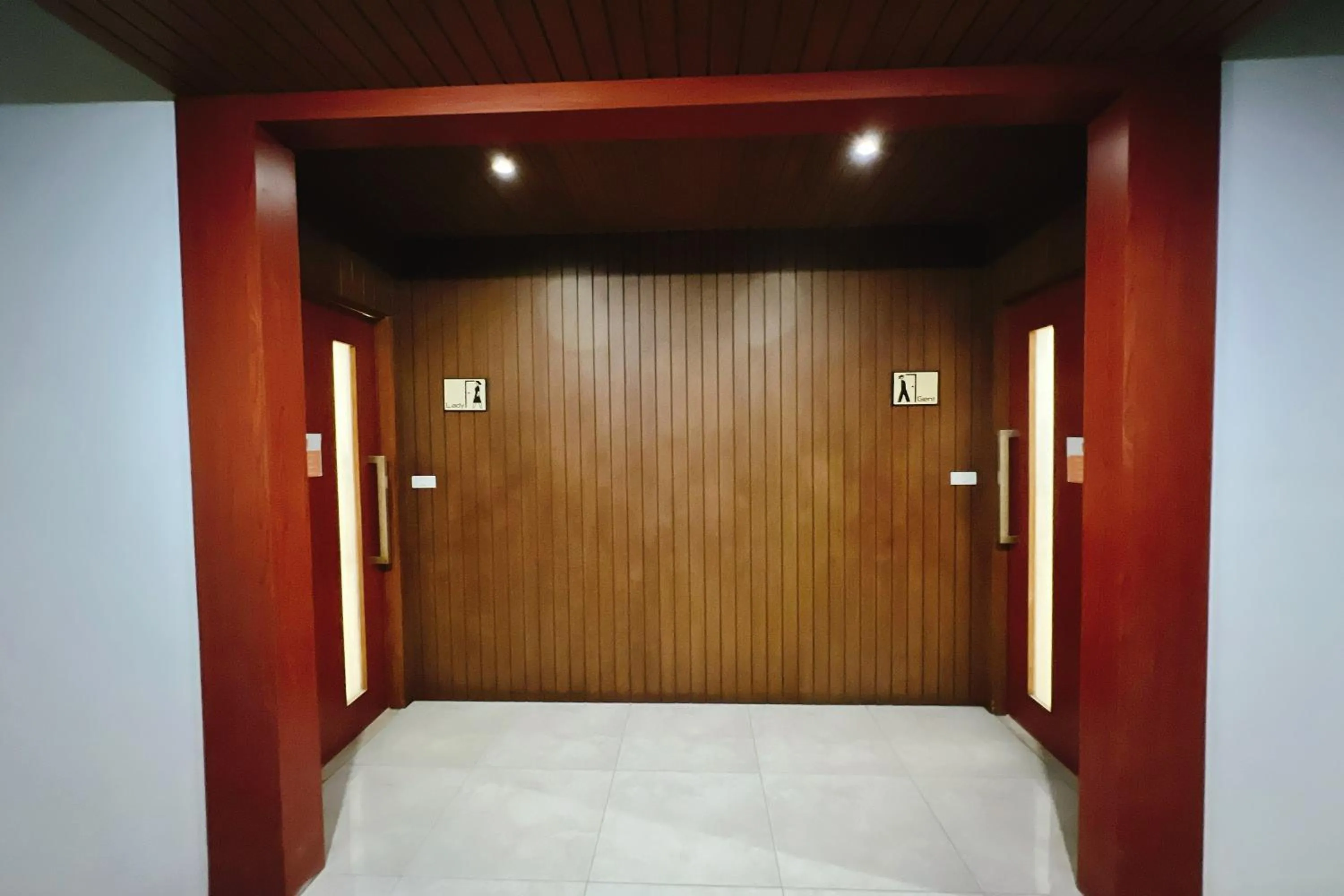 Bathroom in The Bedrooms Hostel Pattaya