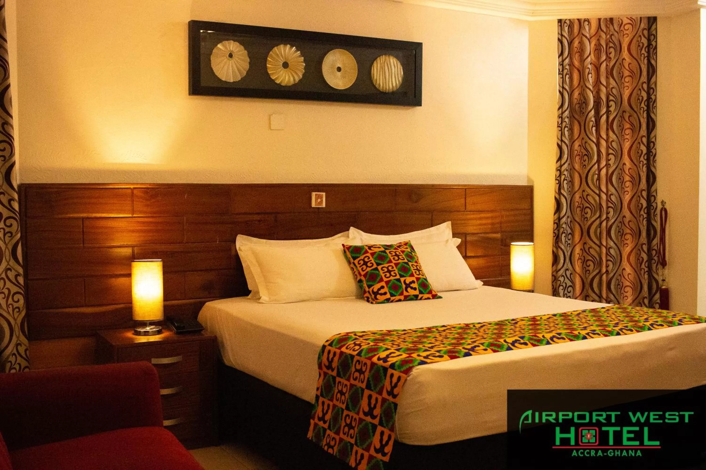 Bedroom, Bed in Airport West Hotel