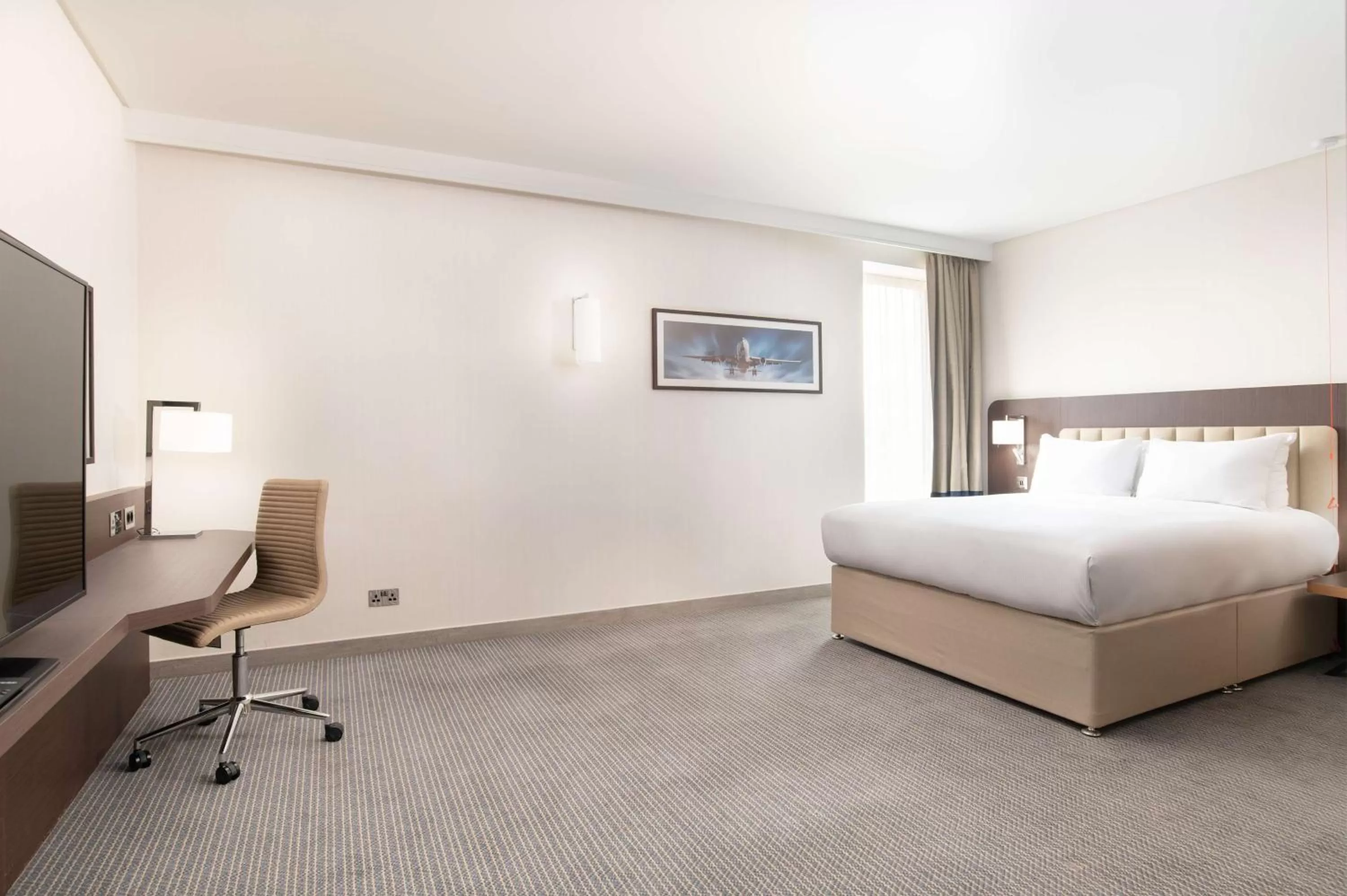 Bedroom, Bed in Hilton London Gatwick Airport