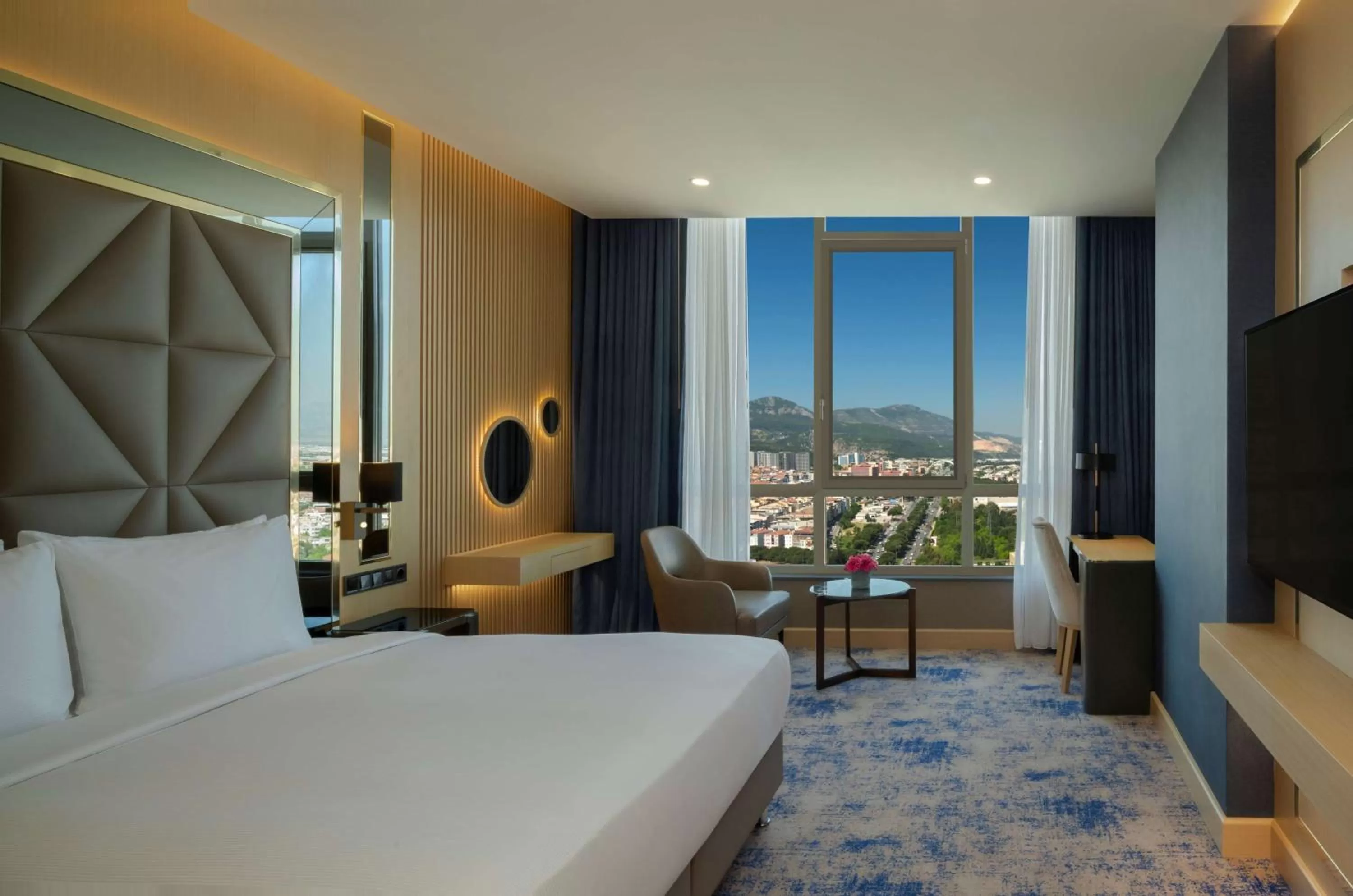 Bedroom, Bed in DoubleTree by Hilton Manisa