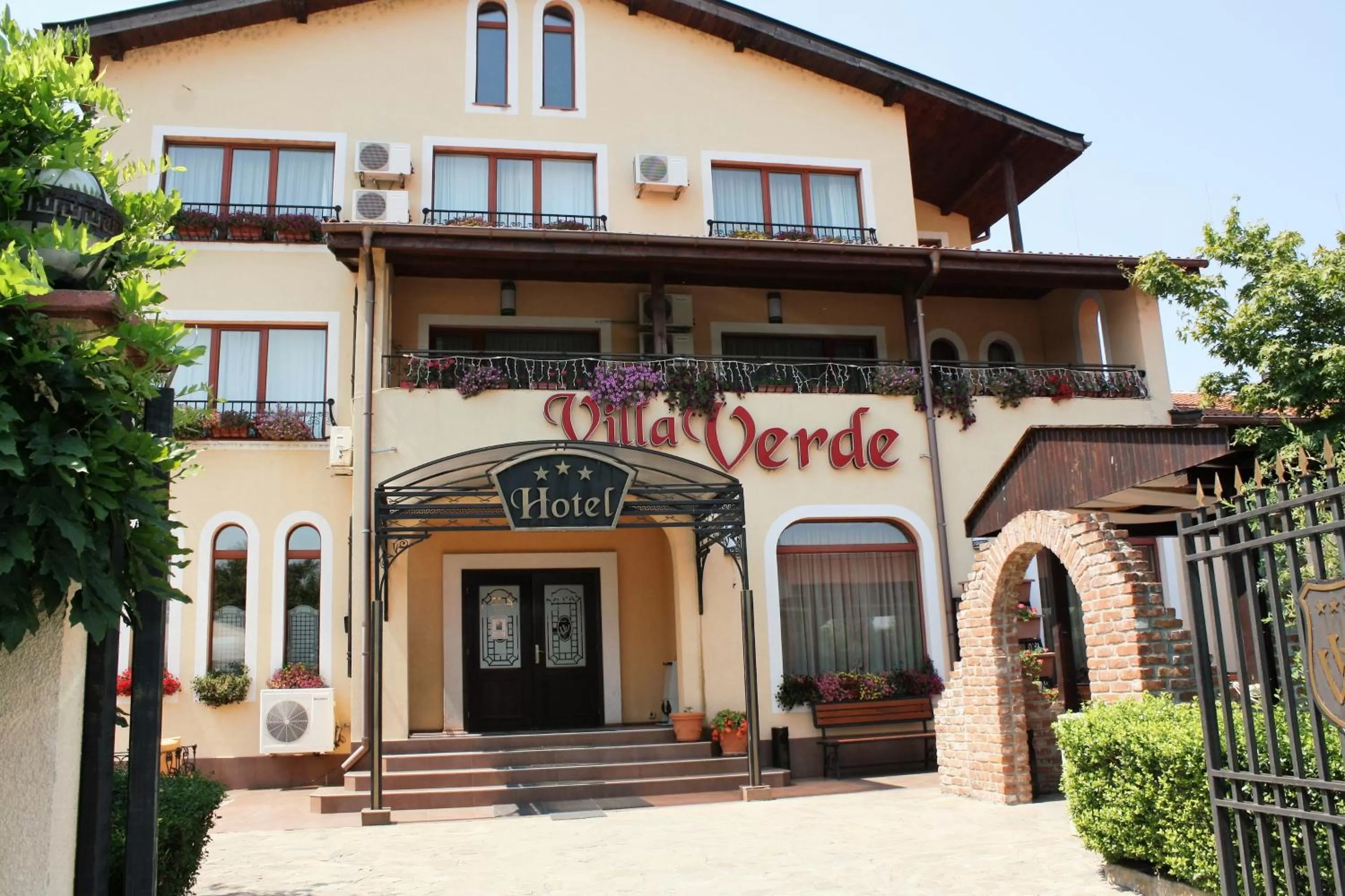 Facade/entrance, Property Building in Hotel Villa Verde