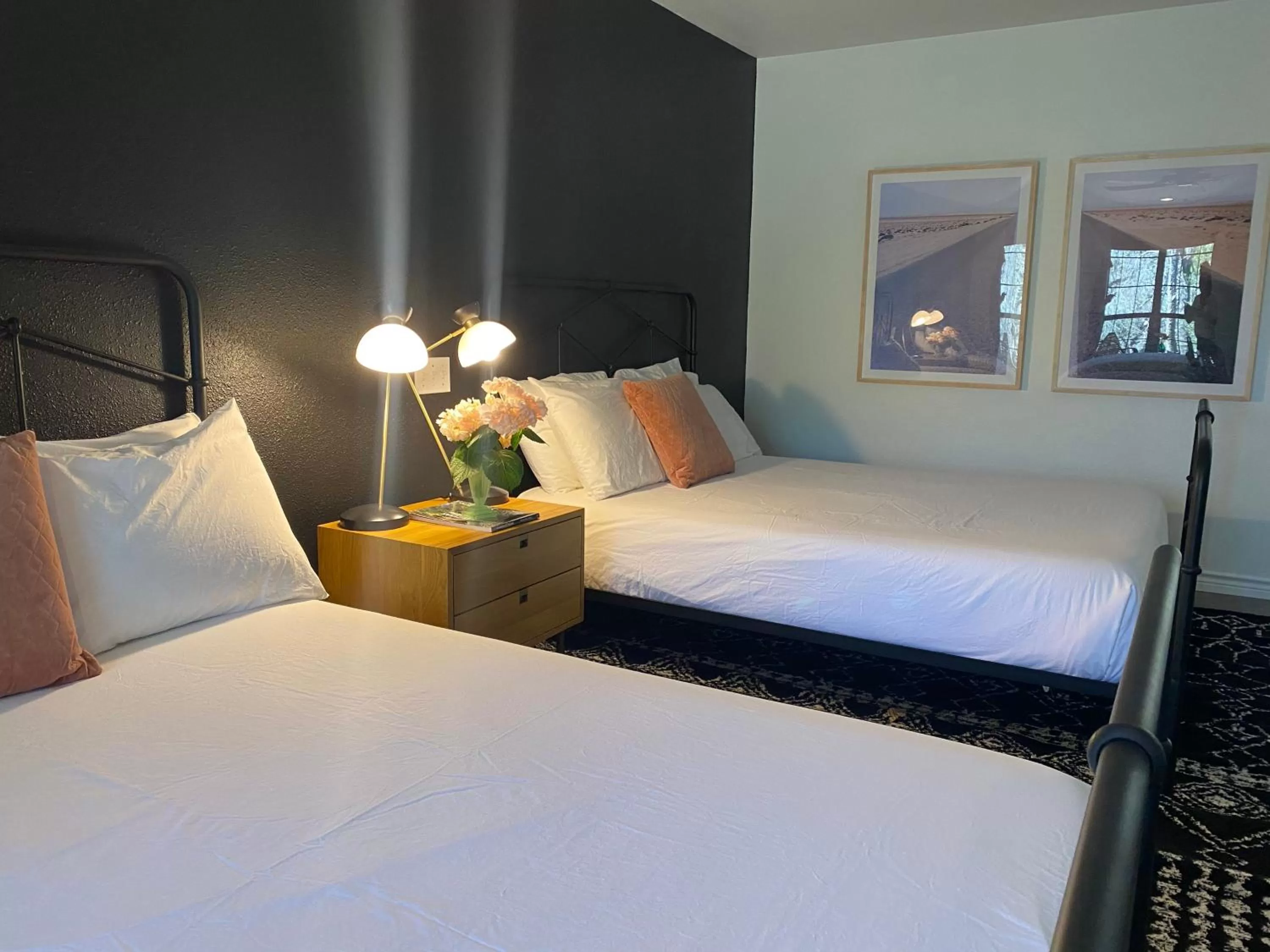 Bedroom, Bed in Wimberley Inn & bar