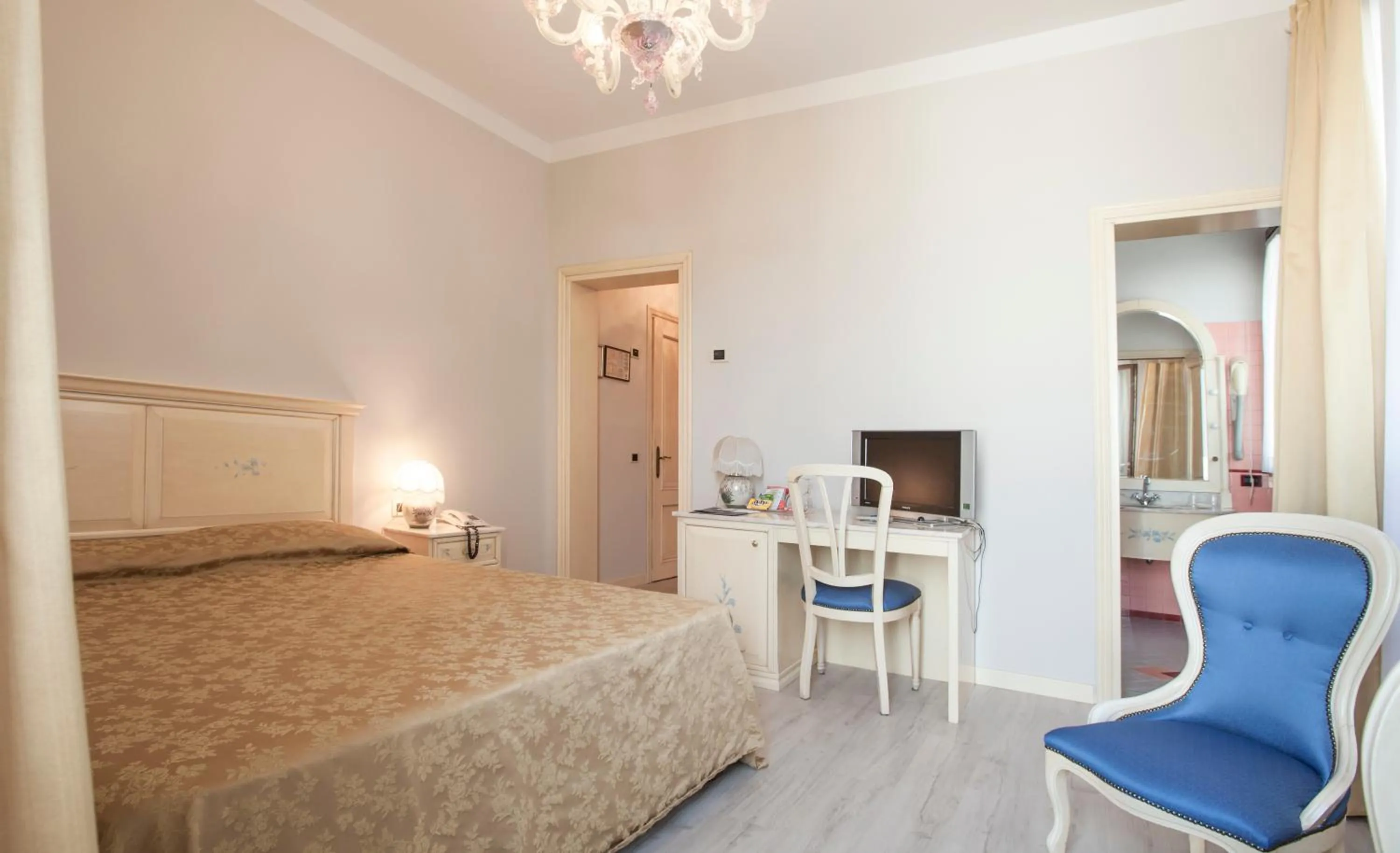 Photo of the whole room in Hotel Villa Braida