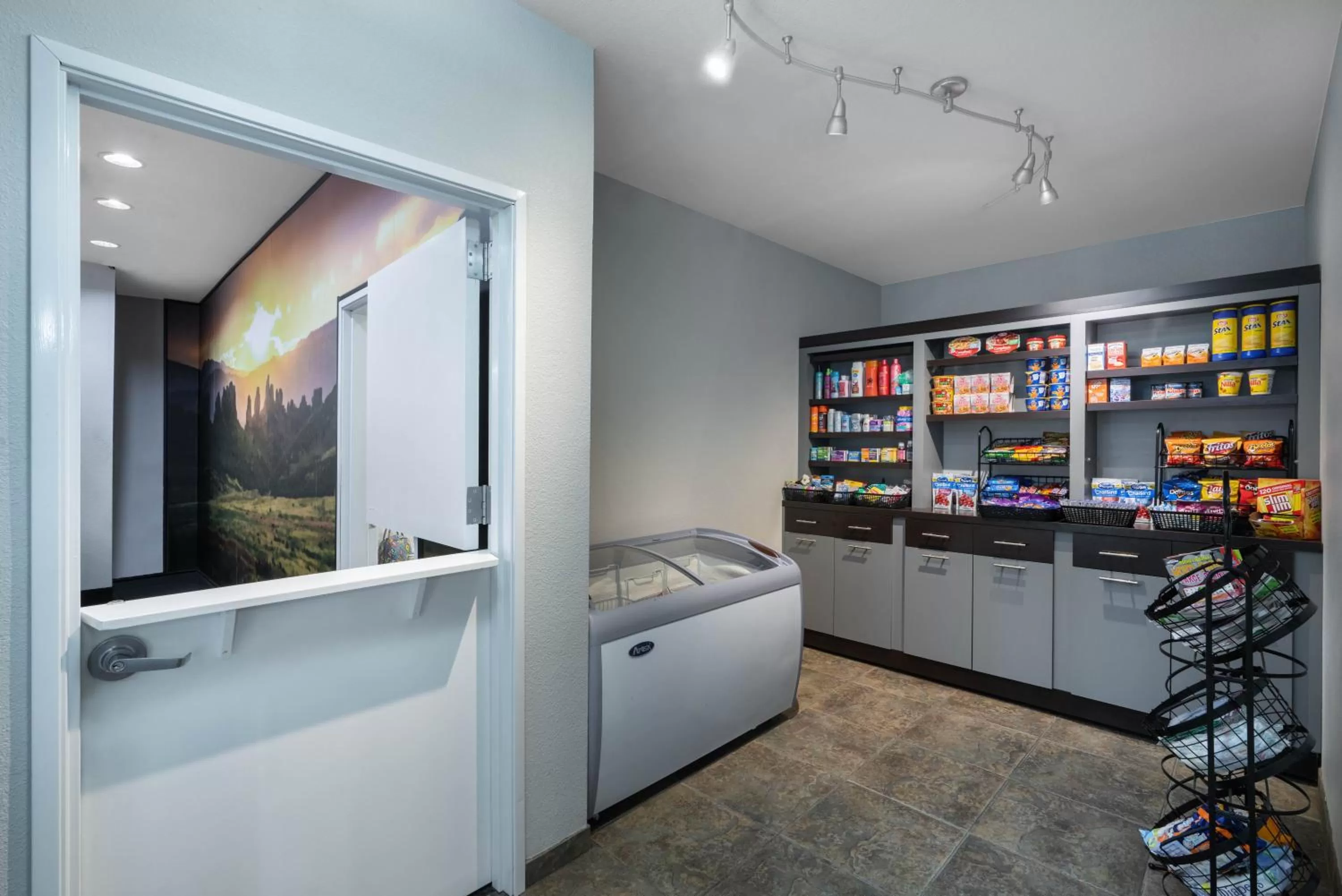 On-site shops in La Quinta Inn & Suites by Wyndham Loveland Estes Park