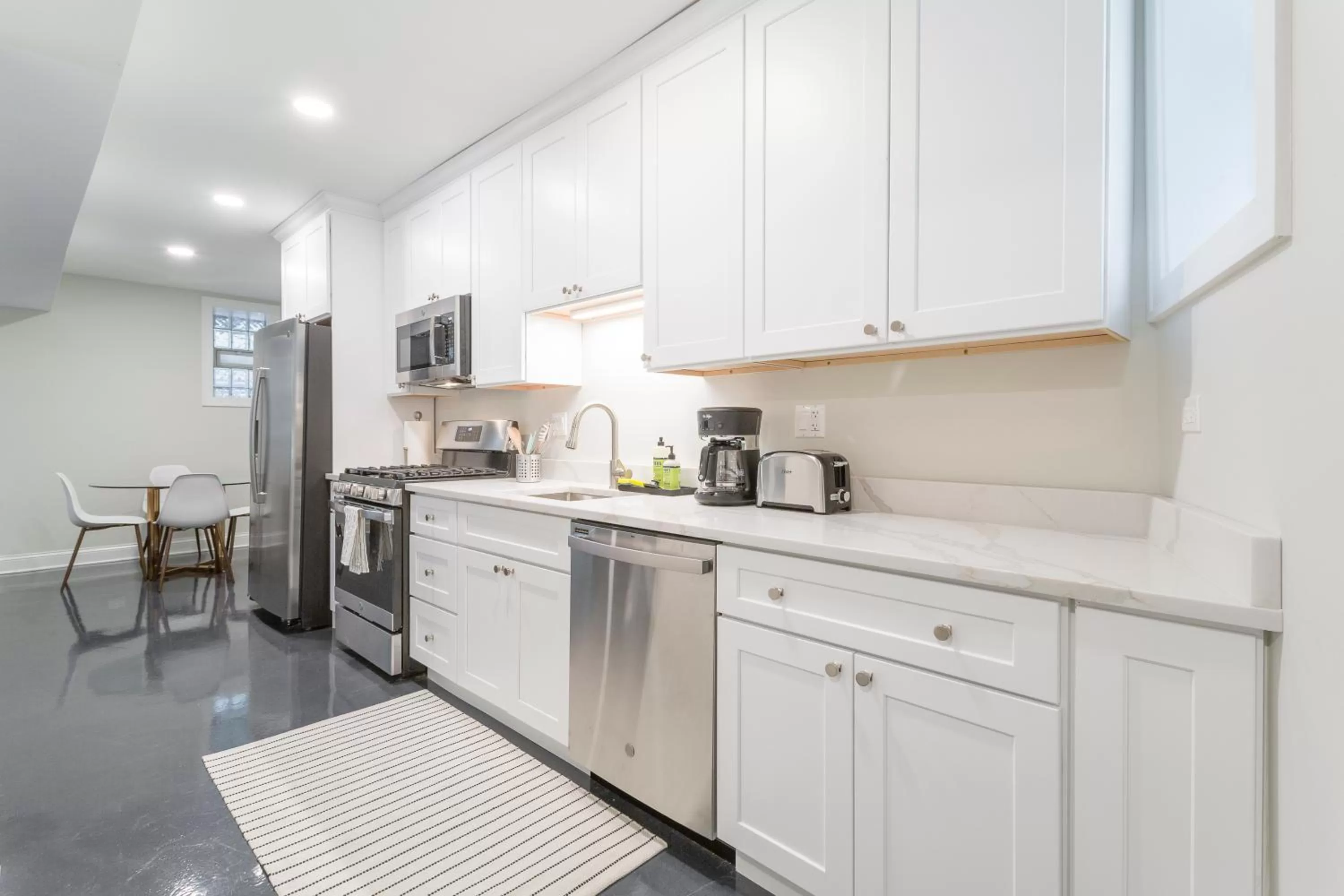 Kitchen or kitchenette in Wicker Park Inn