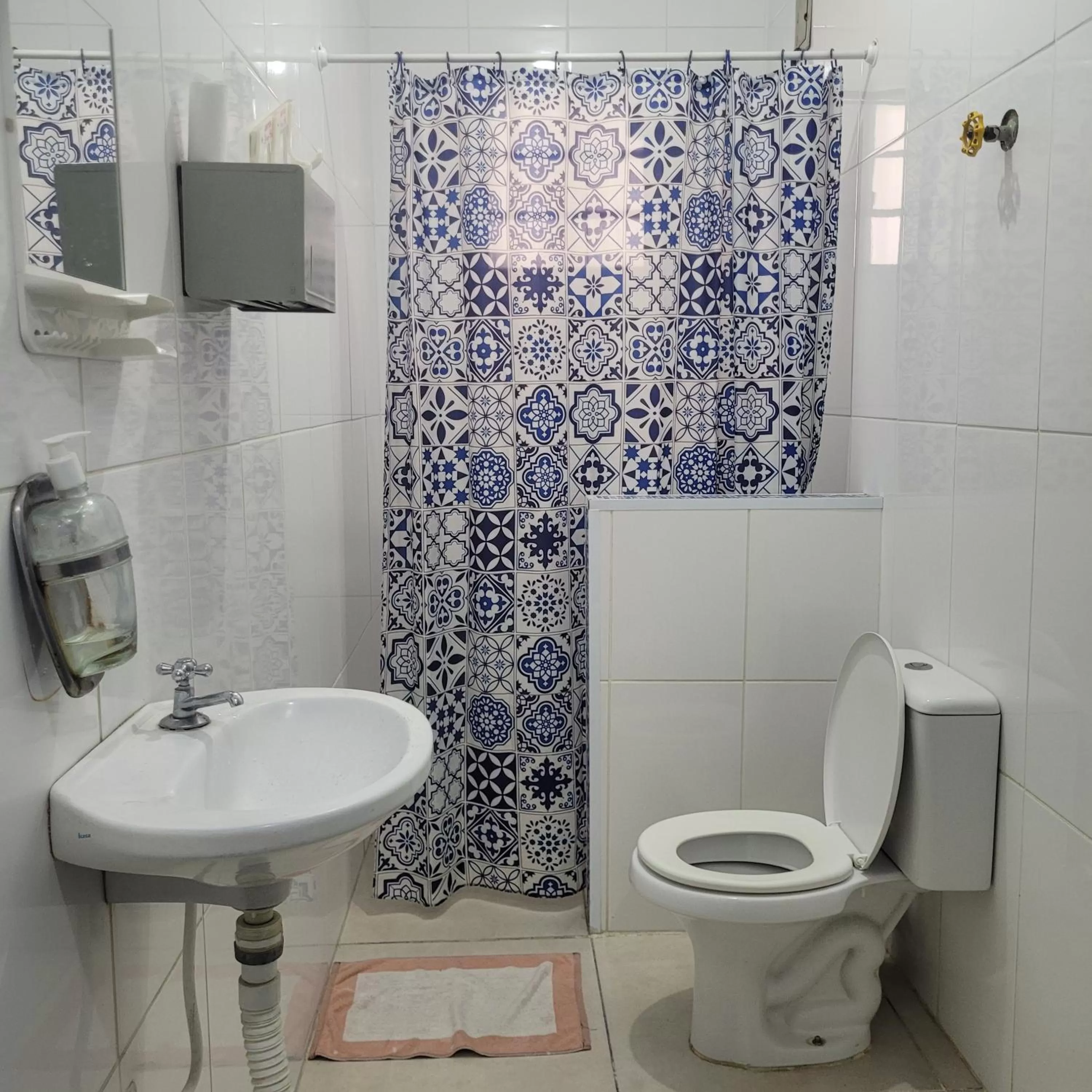 Bathroom in Hotel Dona Lú