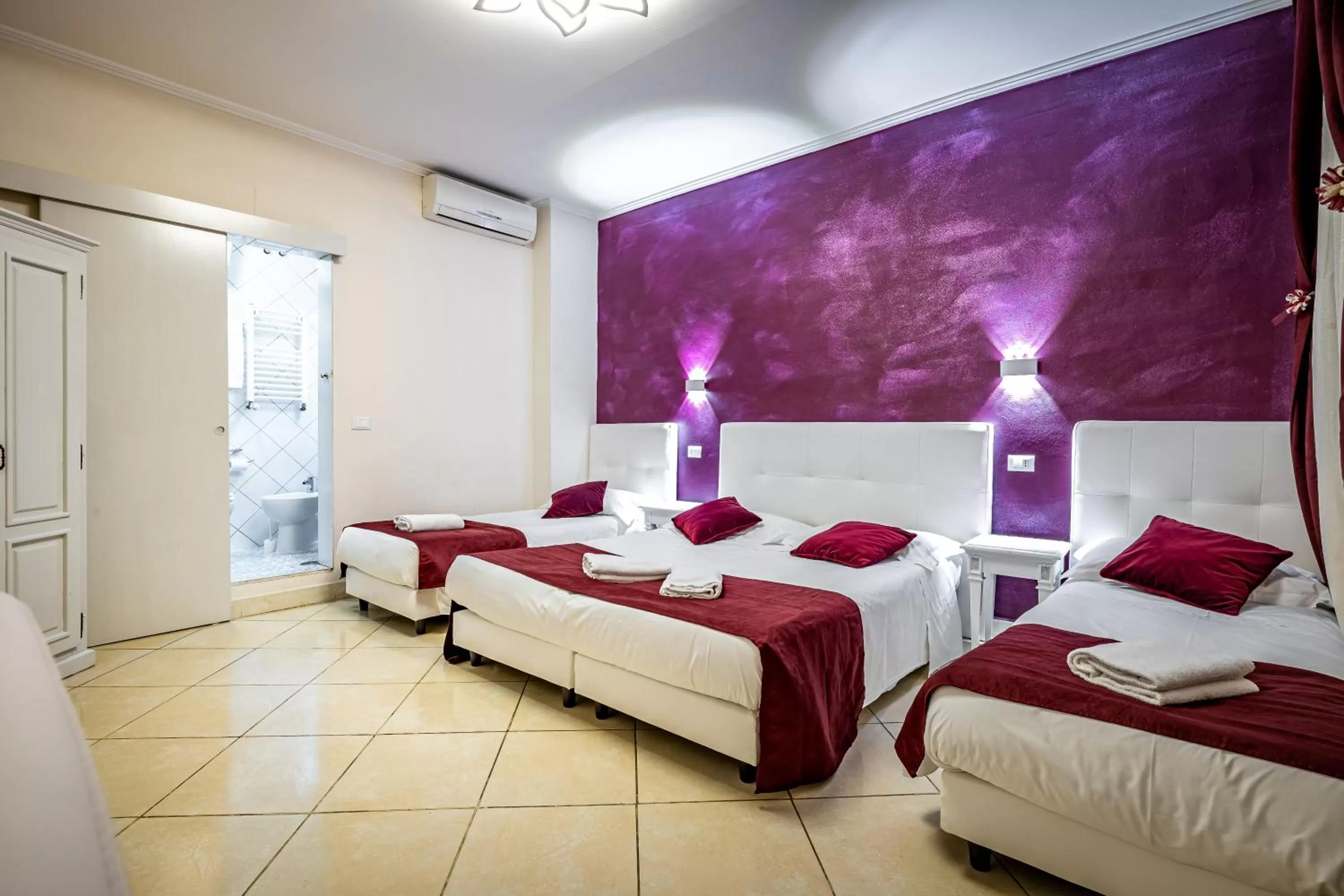 Bedroom, Bed in HOTEL VENETO con accesso ZTL