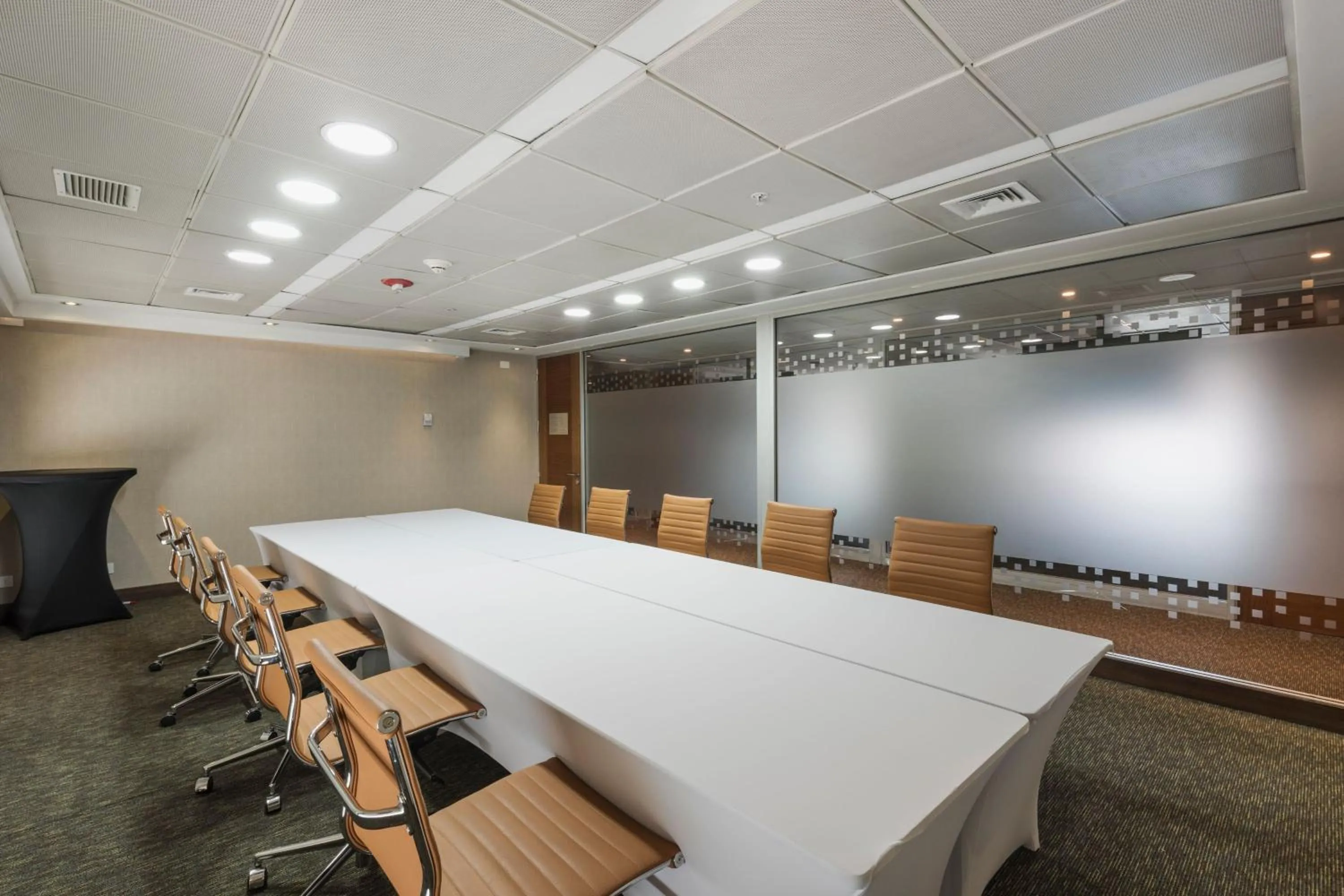 Meeting/conference room in Courtyard by Marriott Puerto Montt