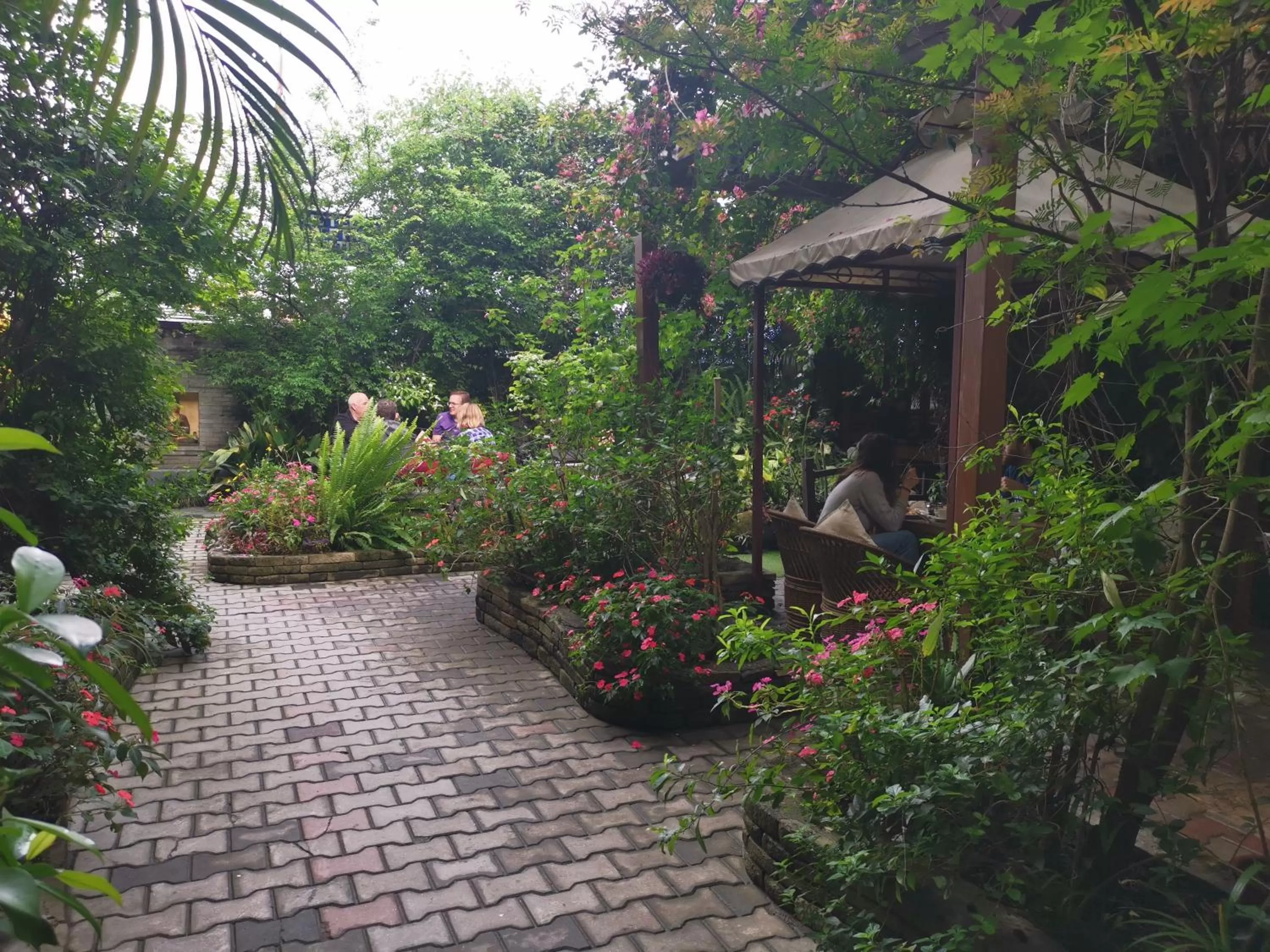 Garden in Hotel Middle Path & Spa