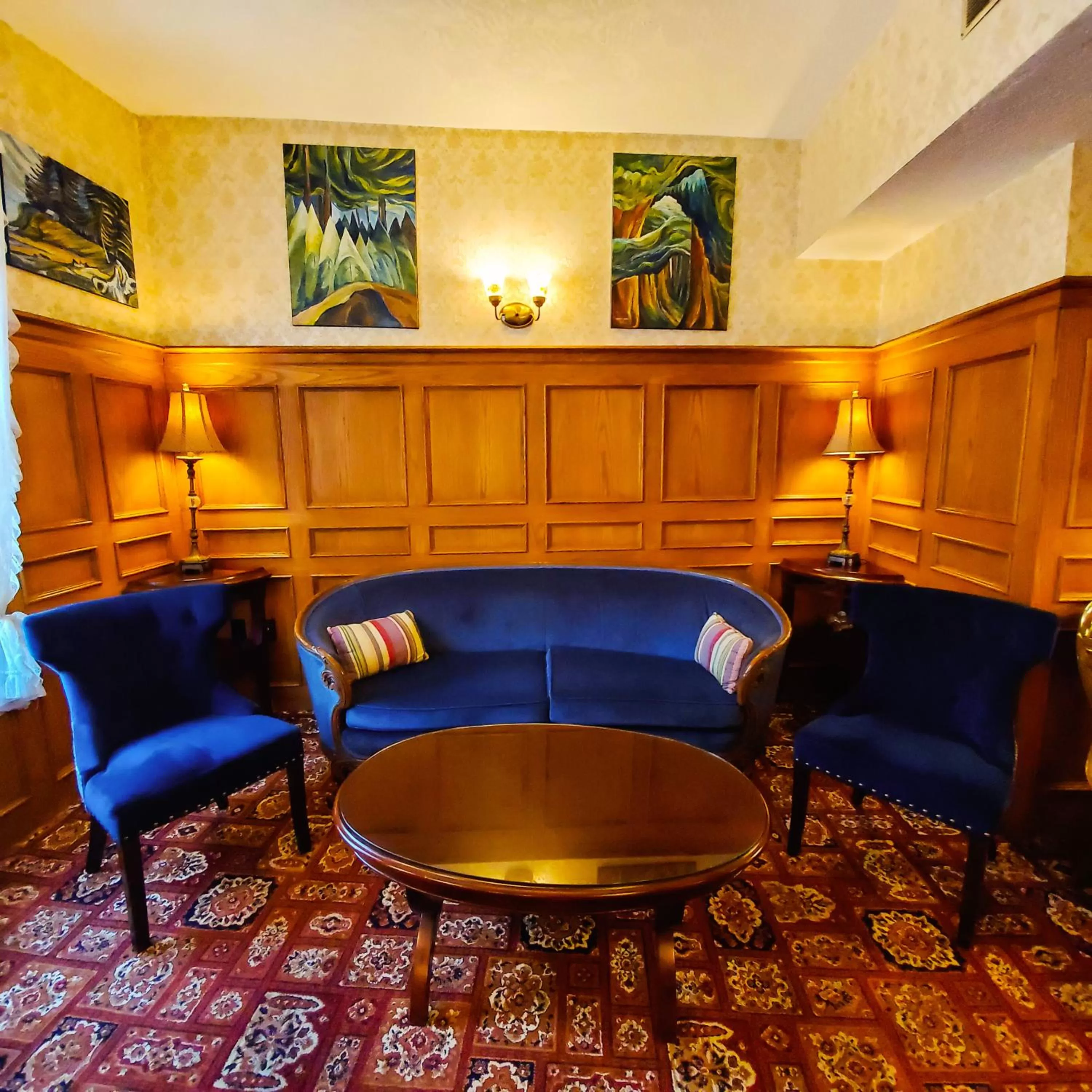 Lobby or reception in James Bay Inn Hotel, Suites & Cottage
