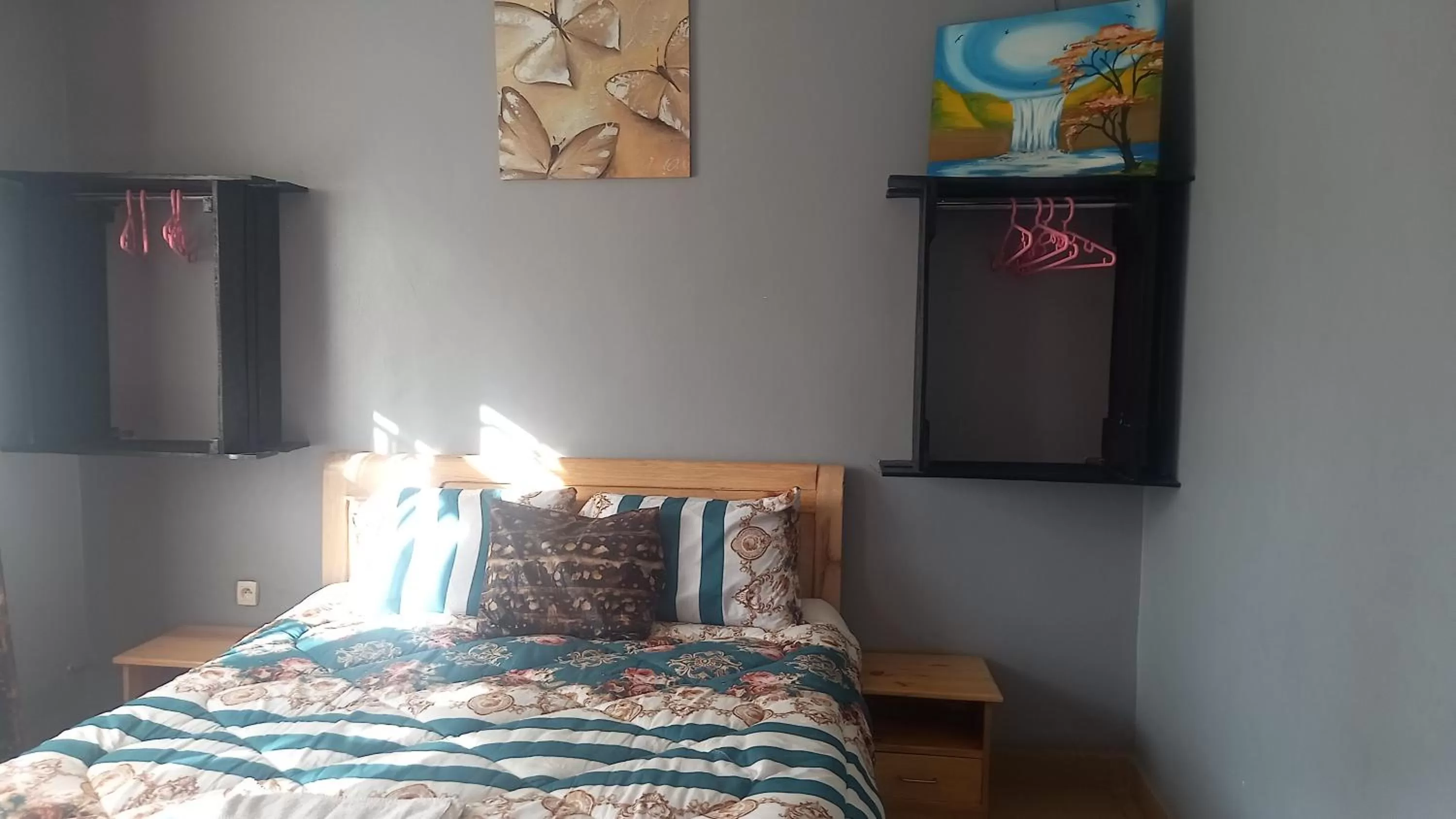 Bed in Tommy's Budget Rooms