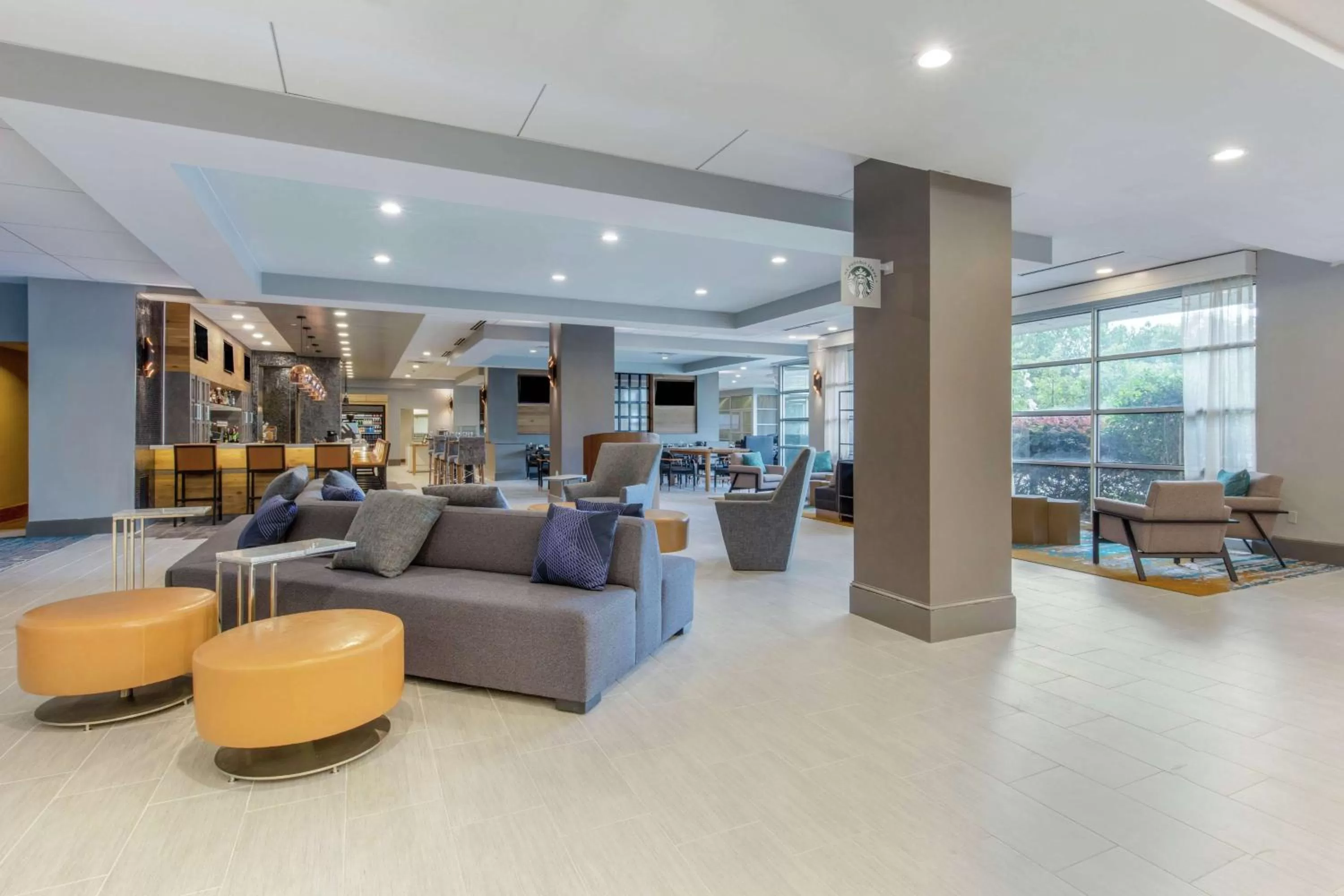 Lobby or reception in DoubleTree Birmingham Perimeter Park