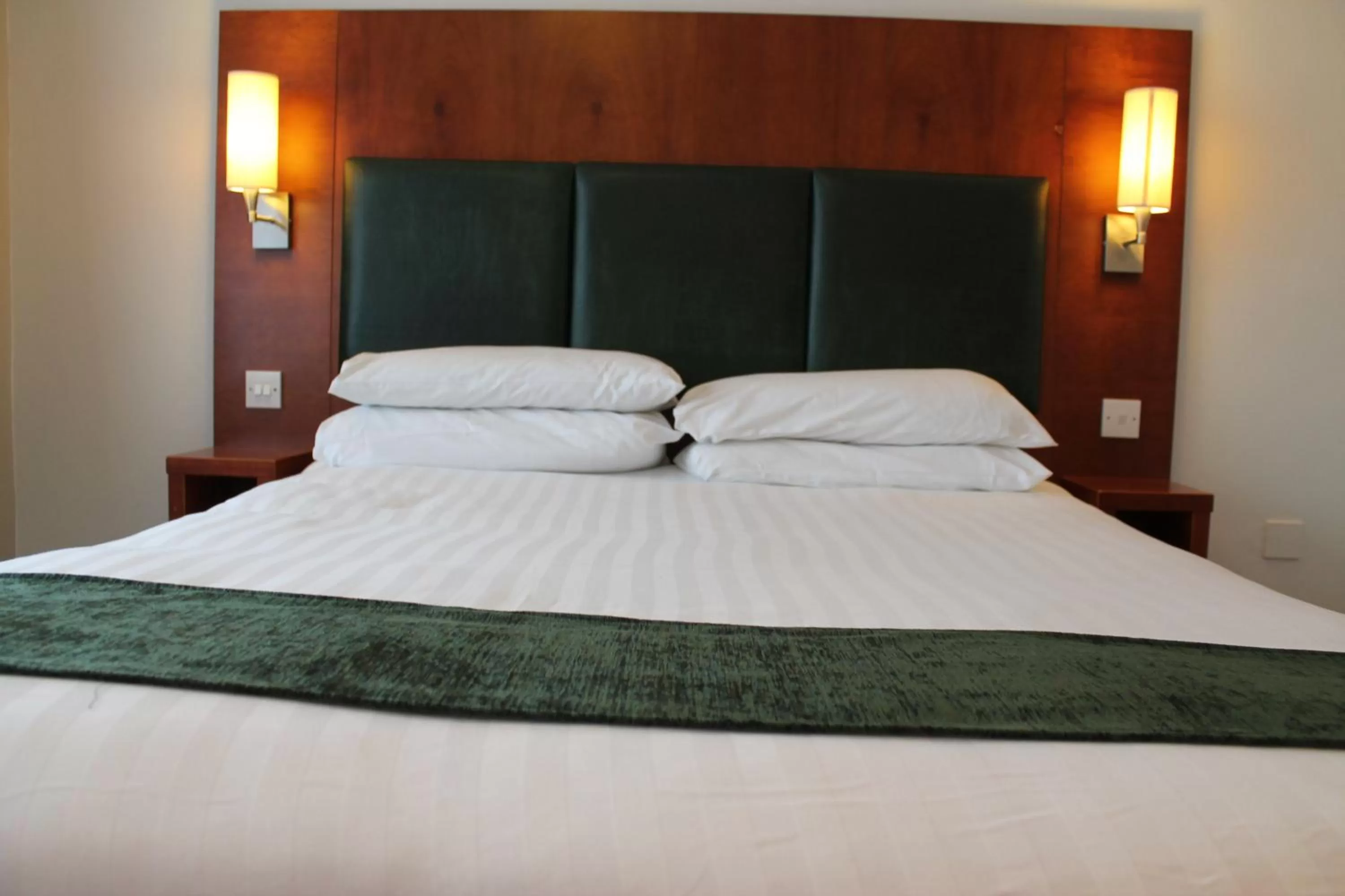 Bed in The Villa Express