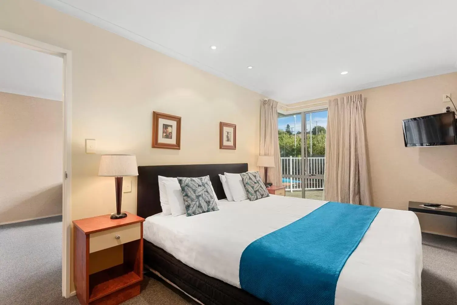 Executive King Spa in Aristotles North Shore Executive King Spa in Aristotles North Shore