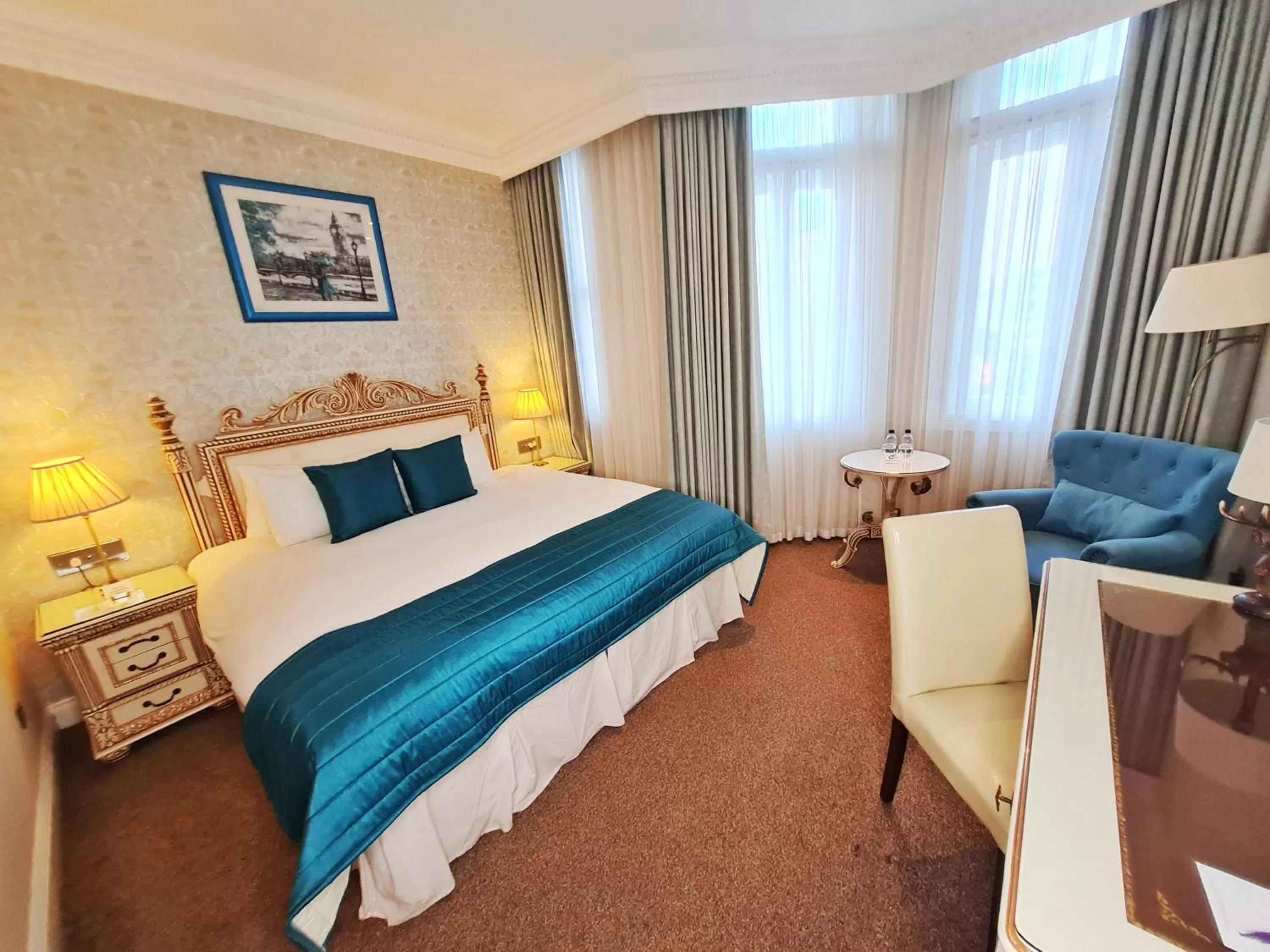 Bed in Ashburn Hotel