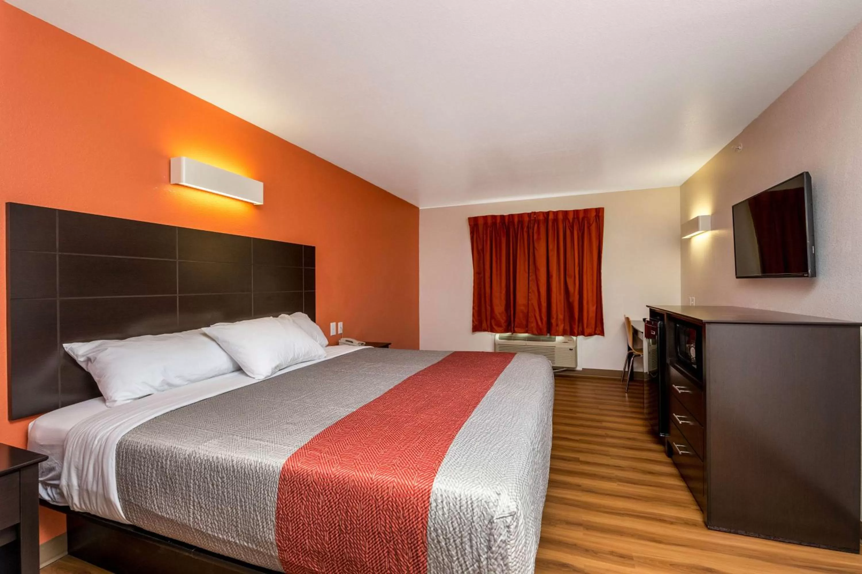 Bedroom, Bed in Motel 6 Peoria